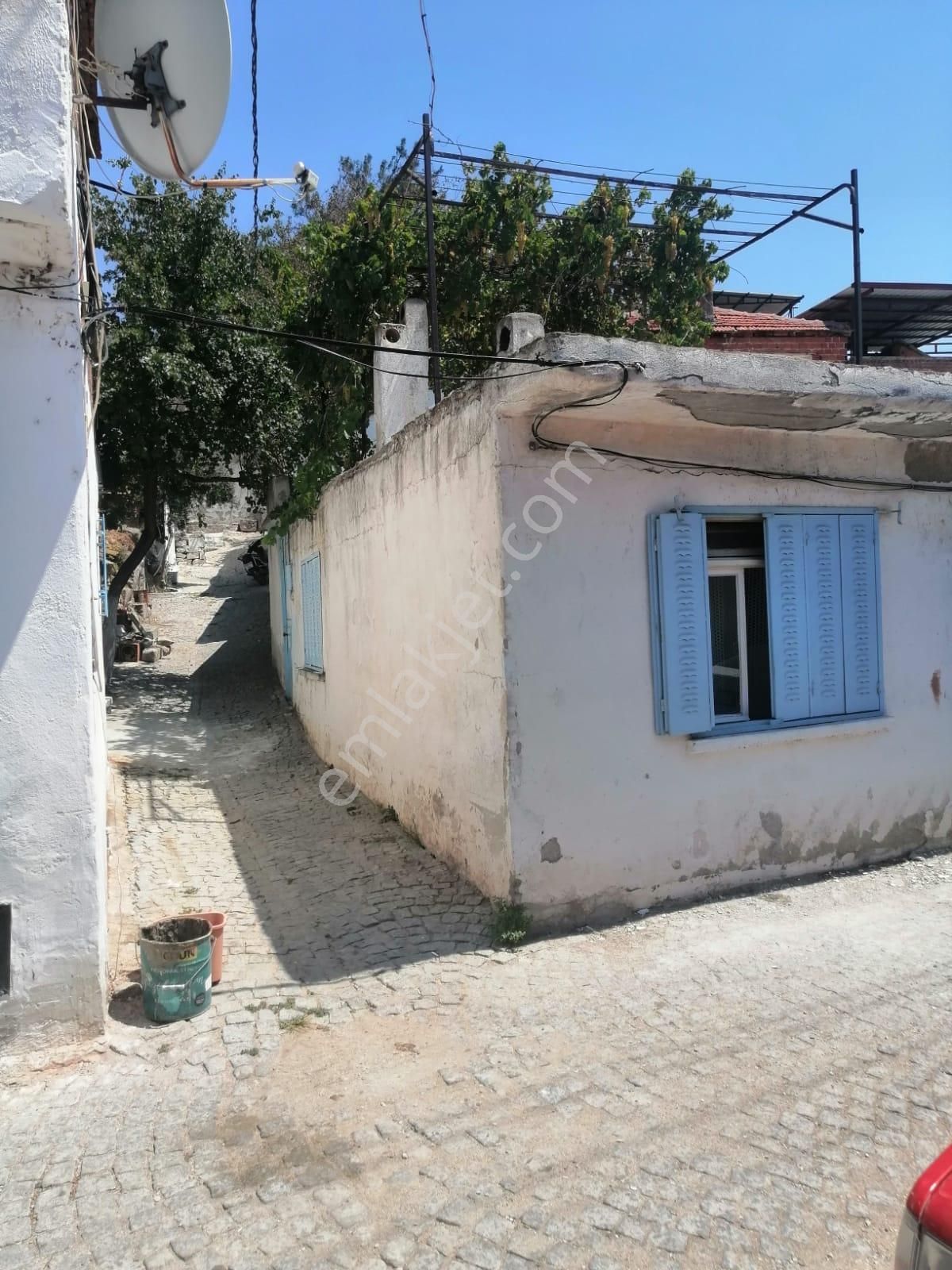 Bergama İnkilap Mahallesinde 300 M2 Arsa İçerisinde 2 Adet Satılık Müstakil Ev - Görsel 9