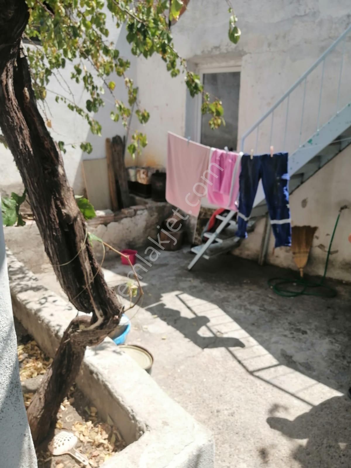 Bergama İnkilap Mahallesinde 300 M2 Arsa İçerisinde 2 Adet Satılık Müstakil Ev - Görsel 7