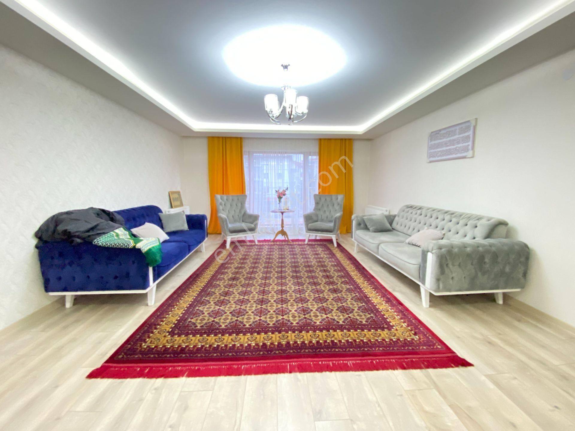 Gökçe Emlak'tan Sarayda Sitede Ultralüx Geniş 4+1 Satılık Daire