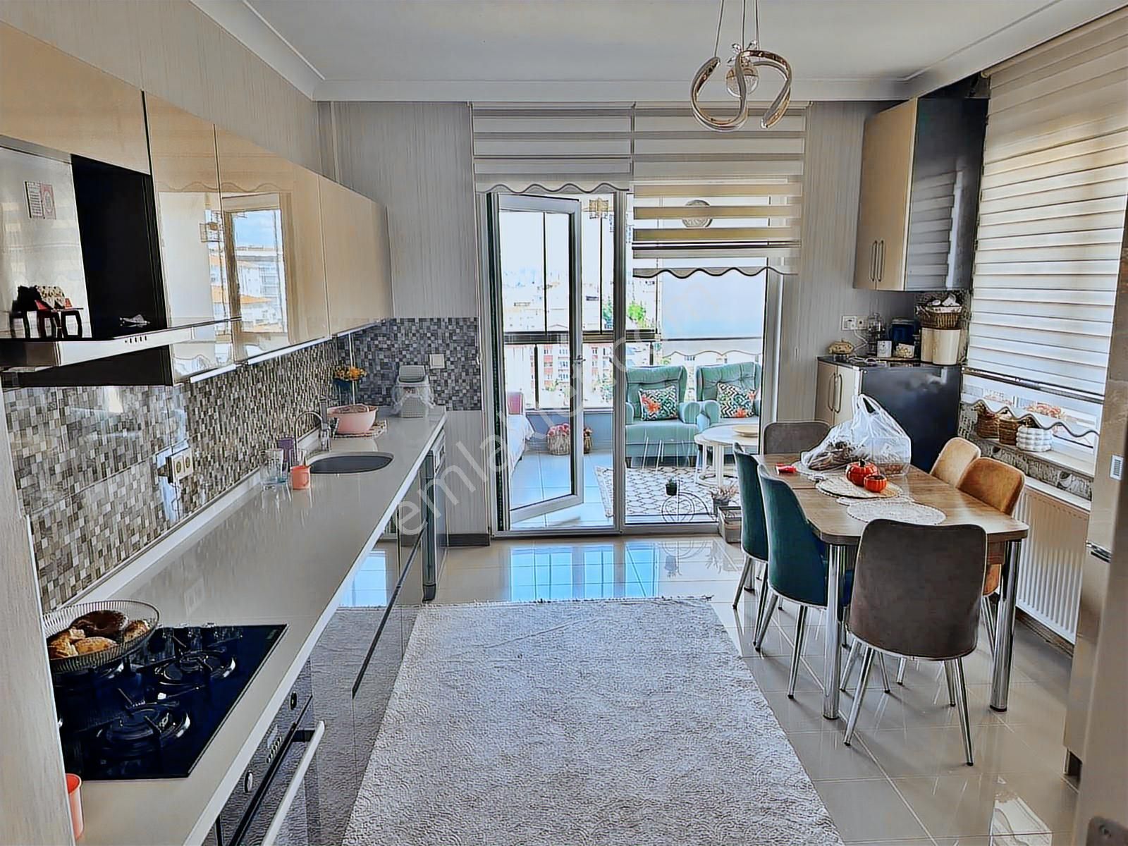 Piyade'de Güvenlikli Lüks Sitede 3+1 Krediye Uygun Manzaralı Ev