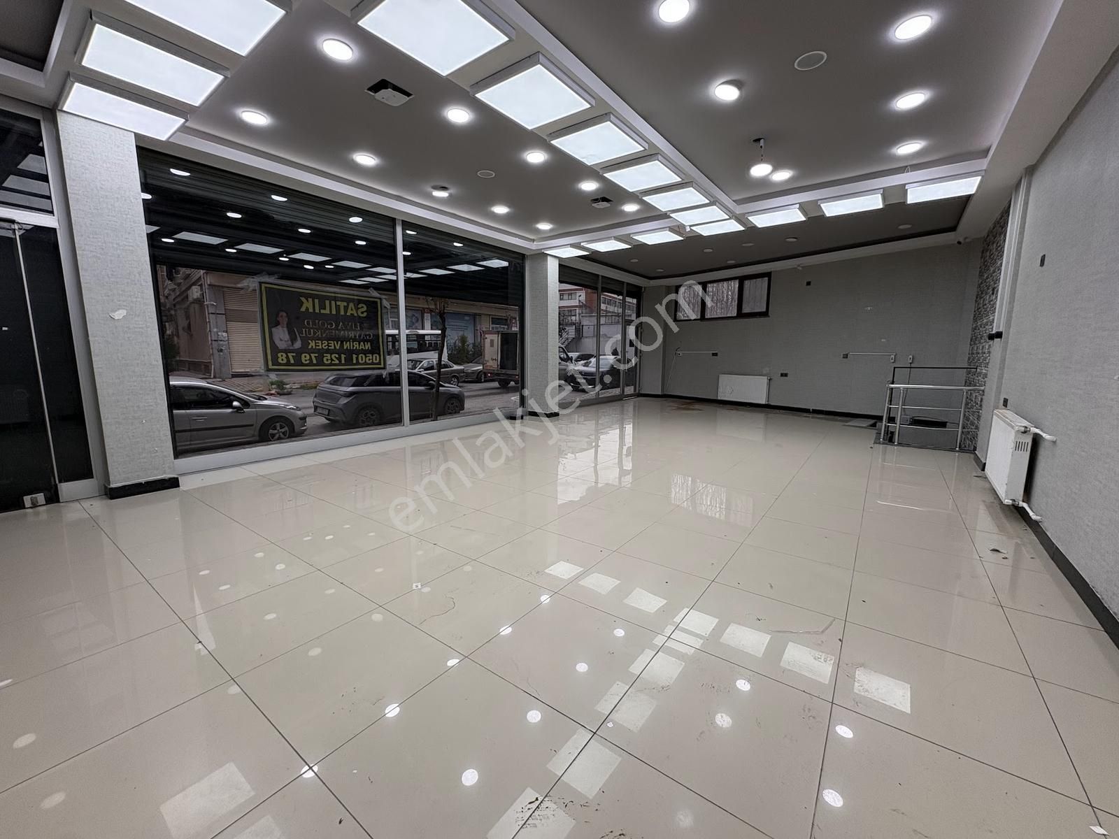 Bağcılar Kirazlı Mahallesi 250m2 Dekorasyonlu Dükkan-mağaza