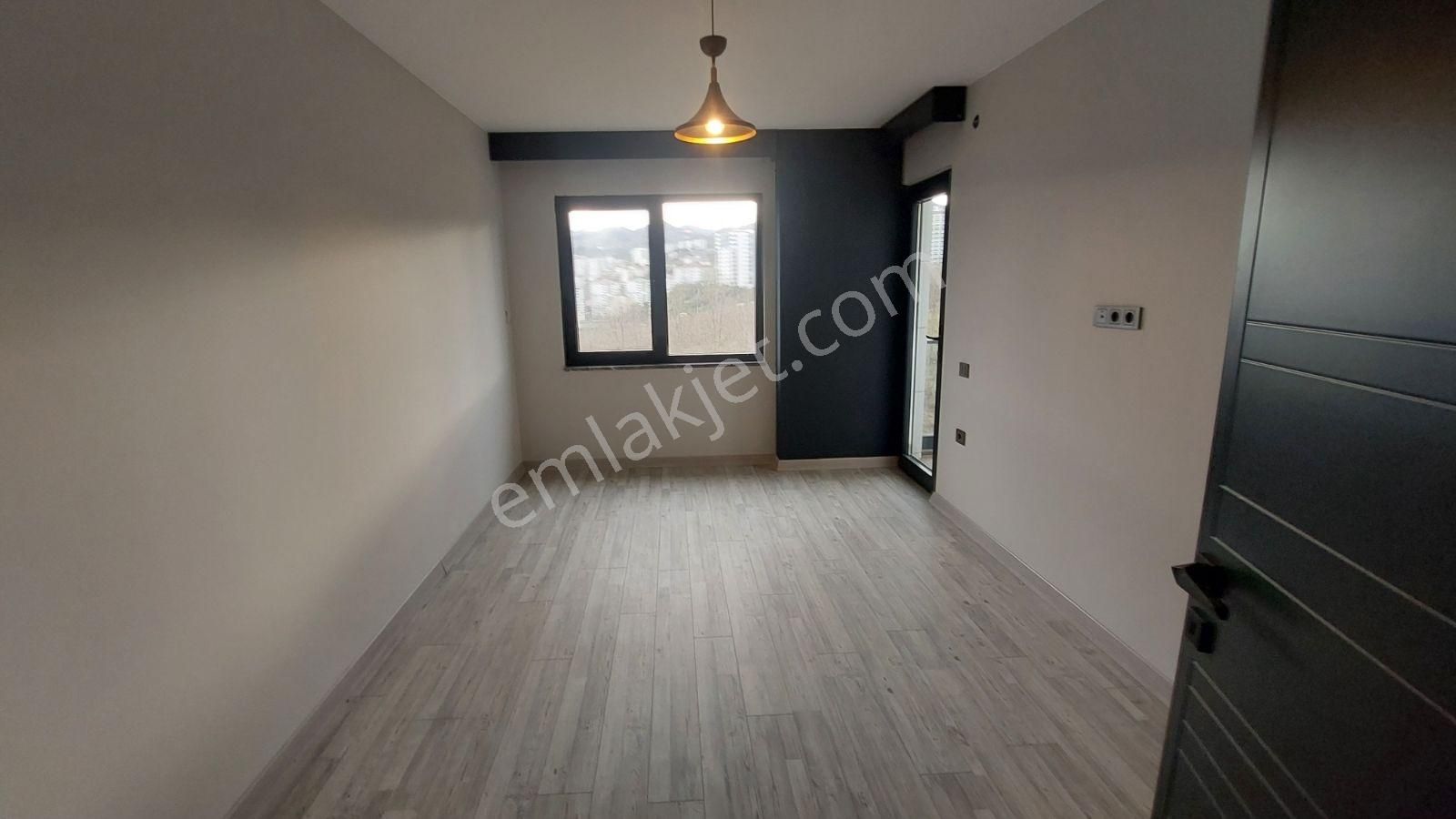 Yalıncak Likapark Sitesin'de Deniz Manzaralı 4+1 Daire - Görsel 4