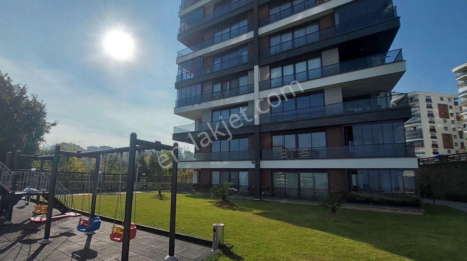 Yalıncak Likapark Sitesin'de Deniz Manzaralı 4+1 Daire