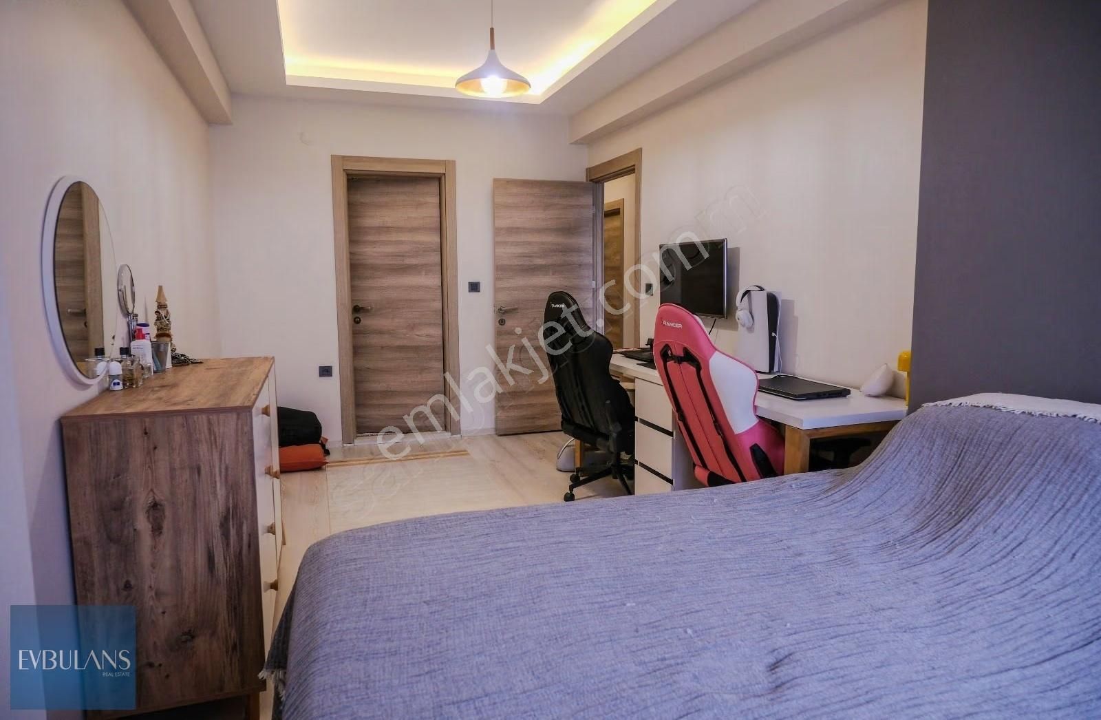 Girne Caddesine 50 Metre Ara Kat Önü Komple Açık Geniş 2+1 - Görsel 6