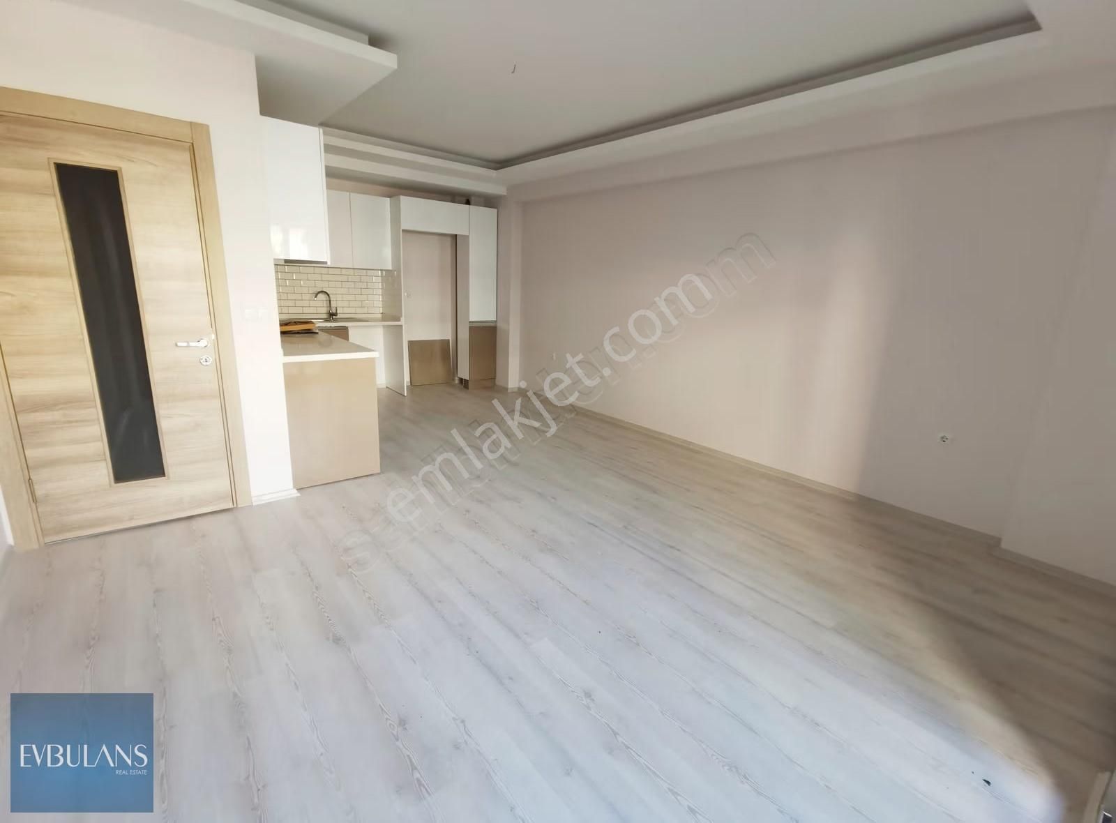 Girne Caddesine 50 Metre Ara Kat Önü Komple Açık Geniş 2+1 - Görsel 12