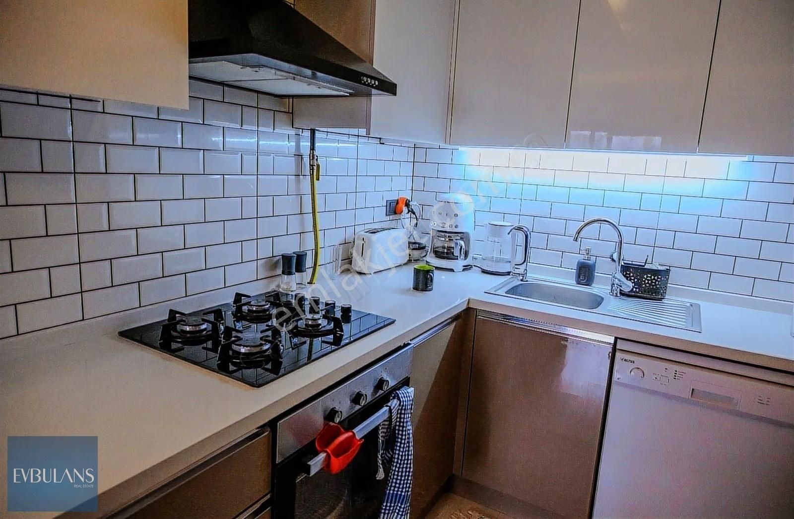 Girne Caddesine 50 Metre Ara Kat Önü Komple Açık Geniş 2+1 - Görsel 9