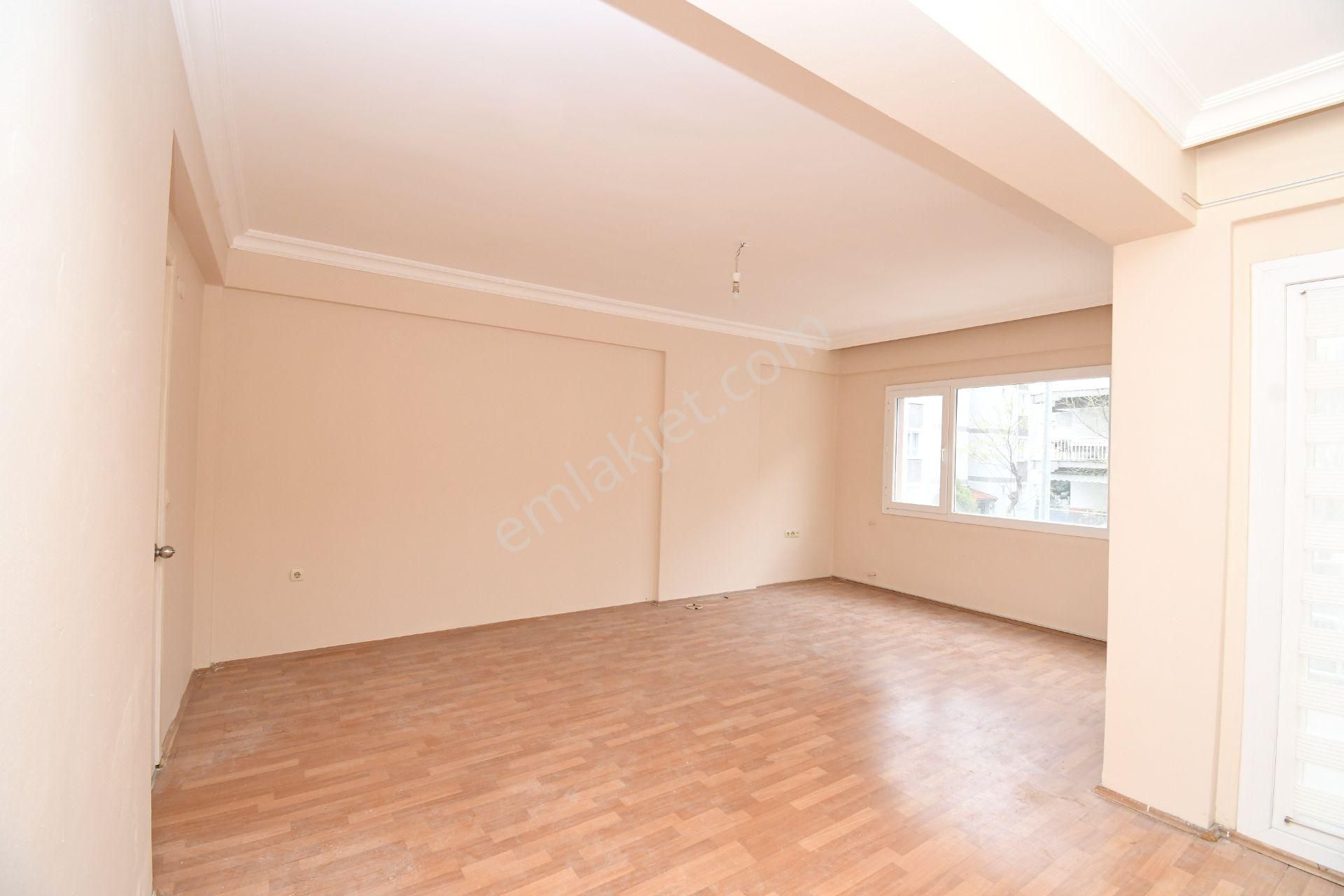 Kuşadası'da Fırsat! 2+1 Geniş Temiz Daire Doğalgaz Kapıda Asansörlü Geniş Balkon - Görsel 4