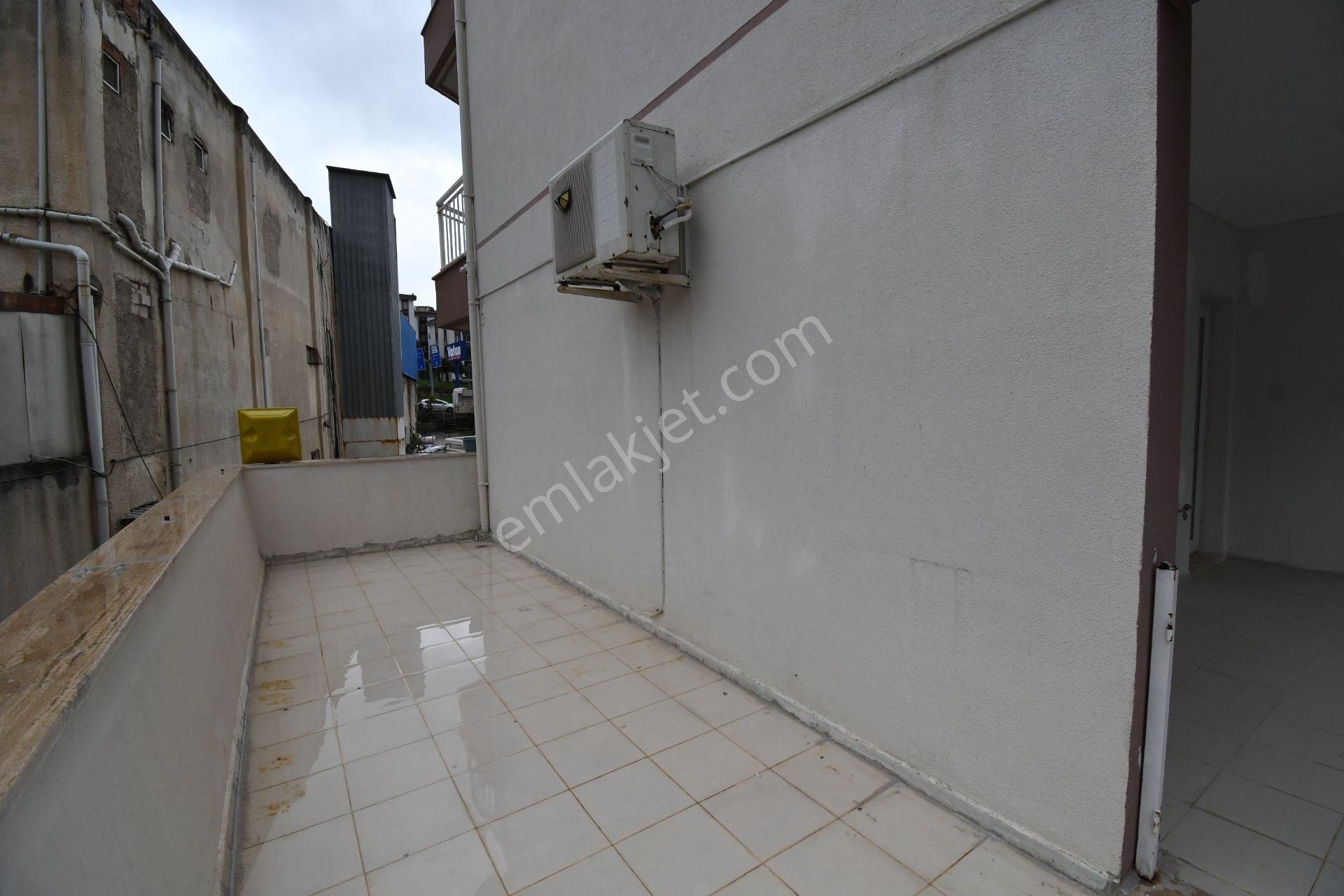 Kuşadası'da Fırsat! 2+1 Geniş Temiz Daire Doğalgaz Kapıda Asansörlü Geniş Balkon - Görsel 6