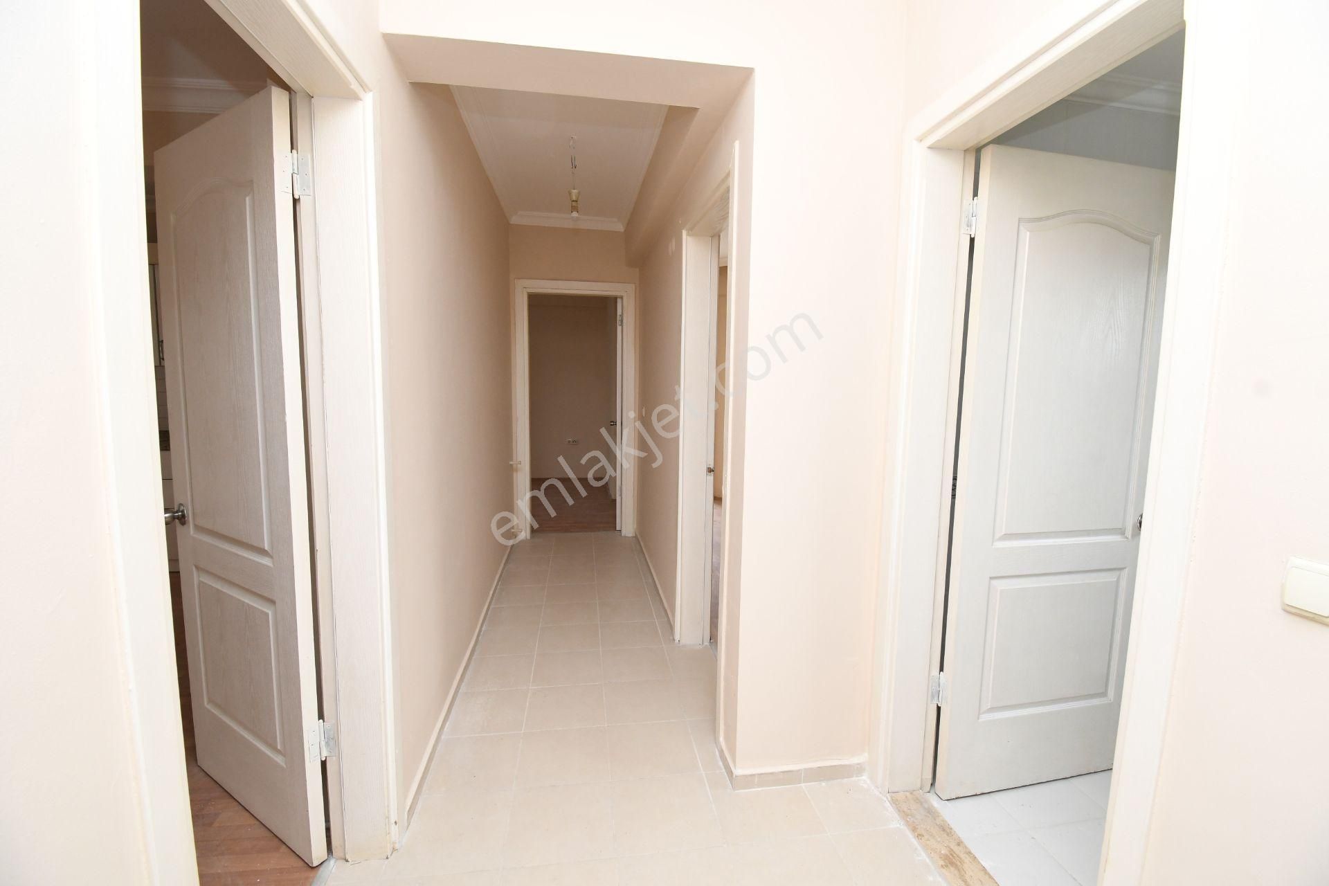 Kuşadası'da Fırsat! 2+1 Geniş Temiz Daire Doğalgaz Kapıda Asansörlü Geniş Balkon - Görsel 20