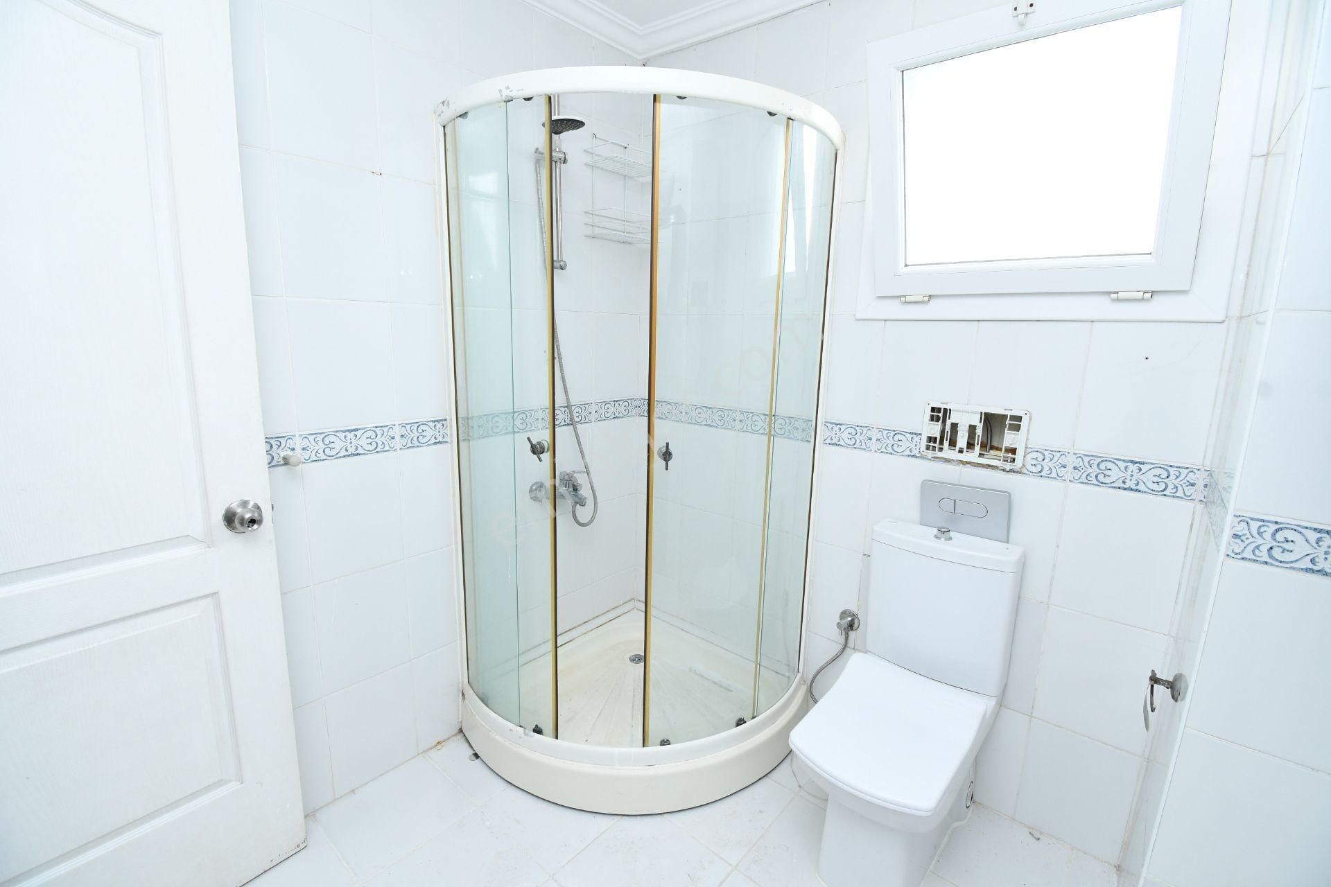 Kuşadası'da Fırsat! 2+1 Geniş Temiz Daire Doğalgaz Kapıda Asansörlü Geniş Balkon - Görsel 16