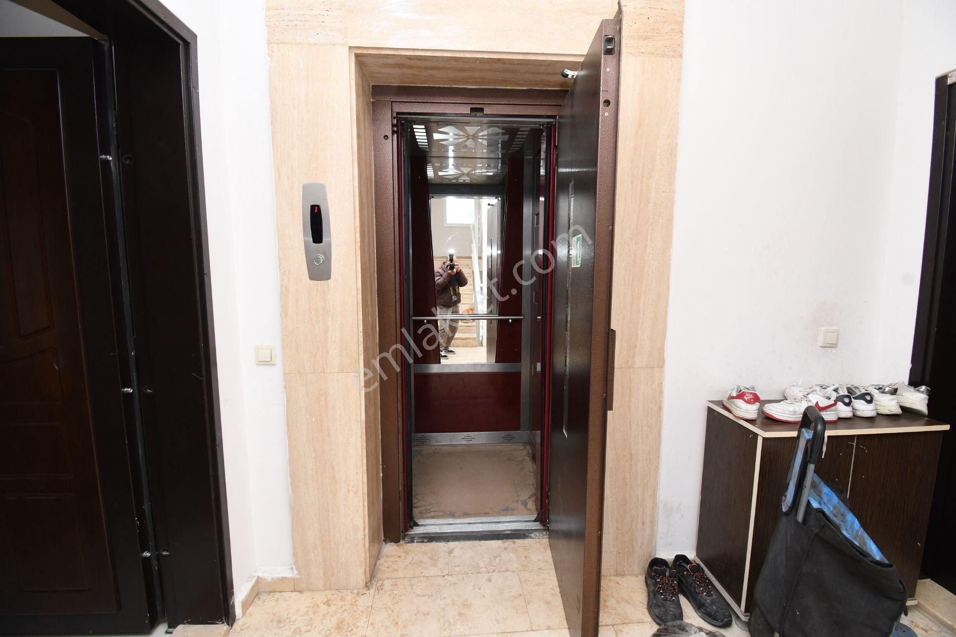 Kuşadası'da Fırsat! 2+1 Geniş Temiz Daire Doğalgaz Kapıda Asansörlü Geniş Balkon - Görsel 23