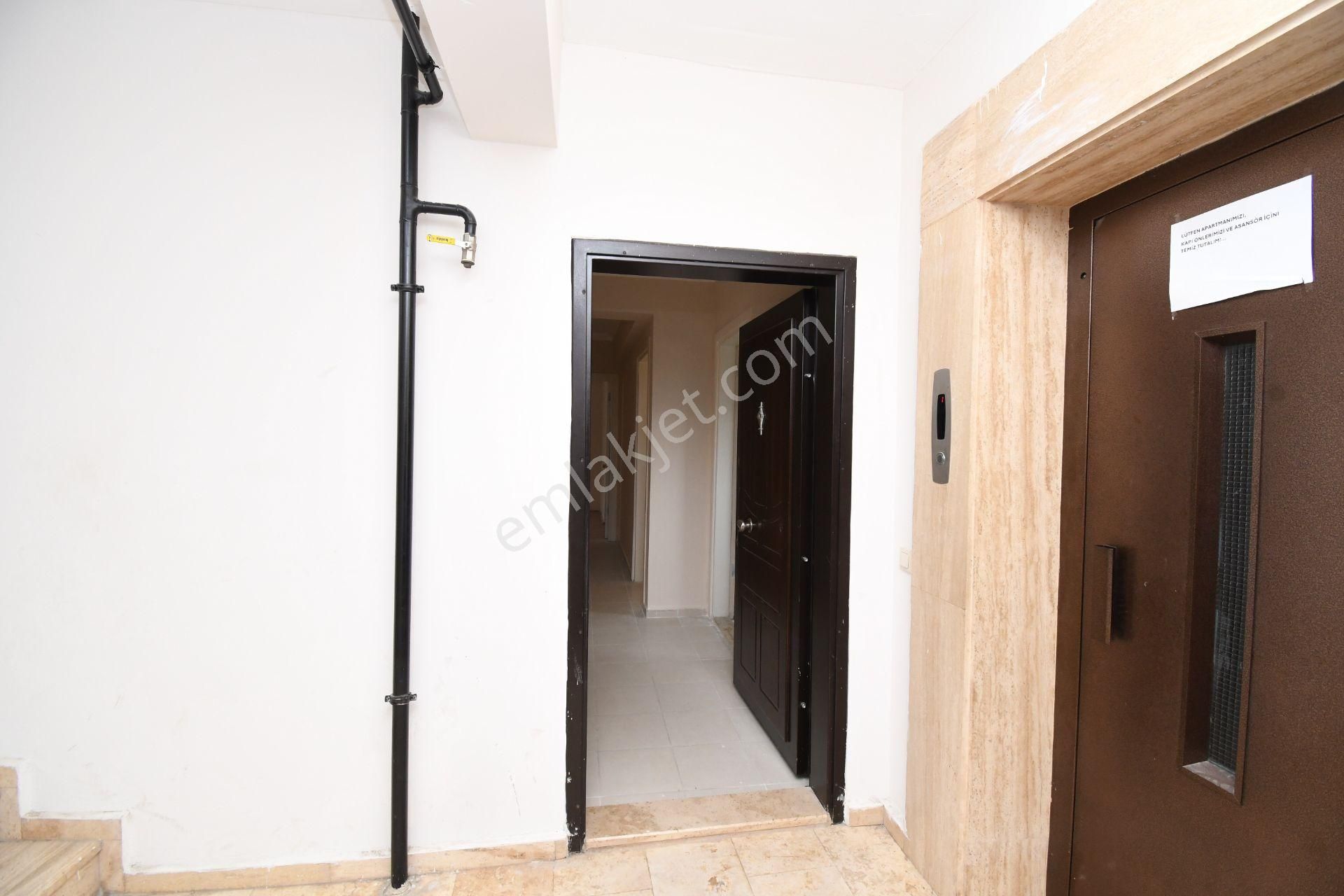 Kuşadası'da Fırsat! 2+1 Geniş Temiz Daire Doğalgaz Kapıda Asansörlü Geniş Balkon - Görsel 21