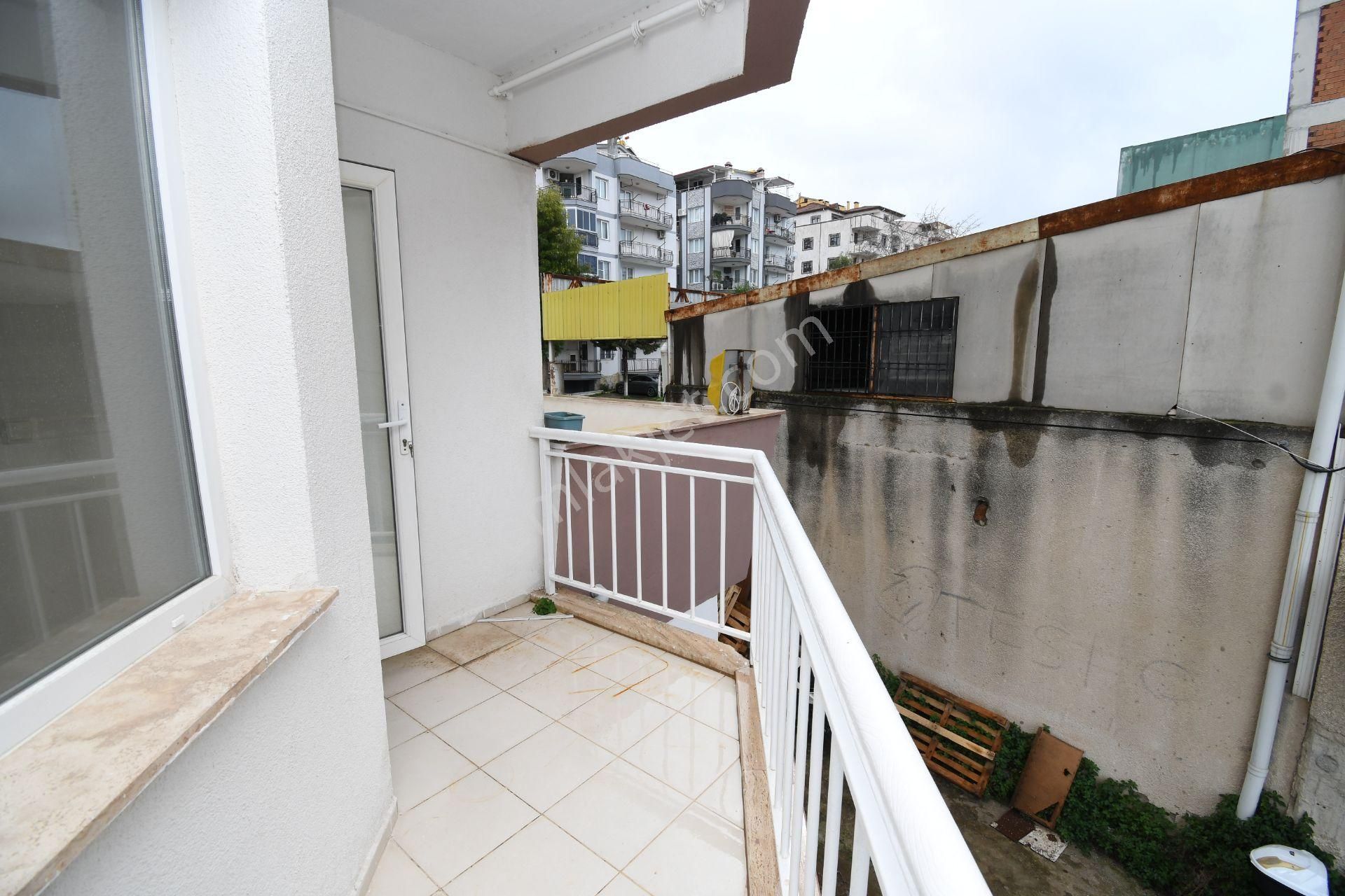 Kuşadası'da Fırsat! 2+1 Geniş Temiz Daire Doğalgaz Kapıda Asansörlü Geniş Balkon - Görsel 11