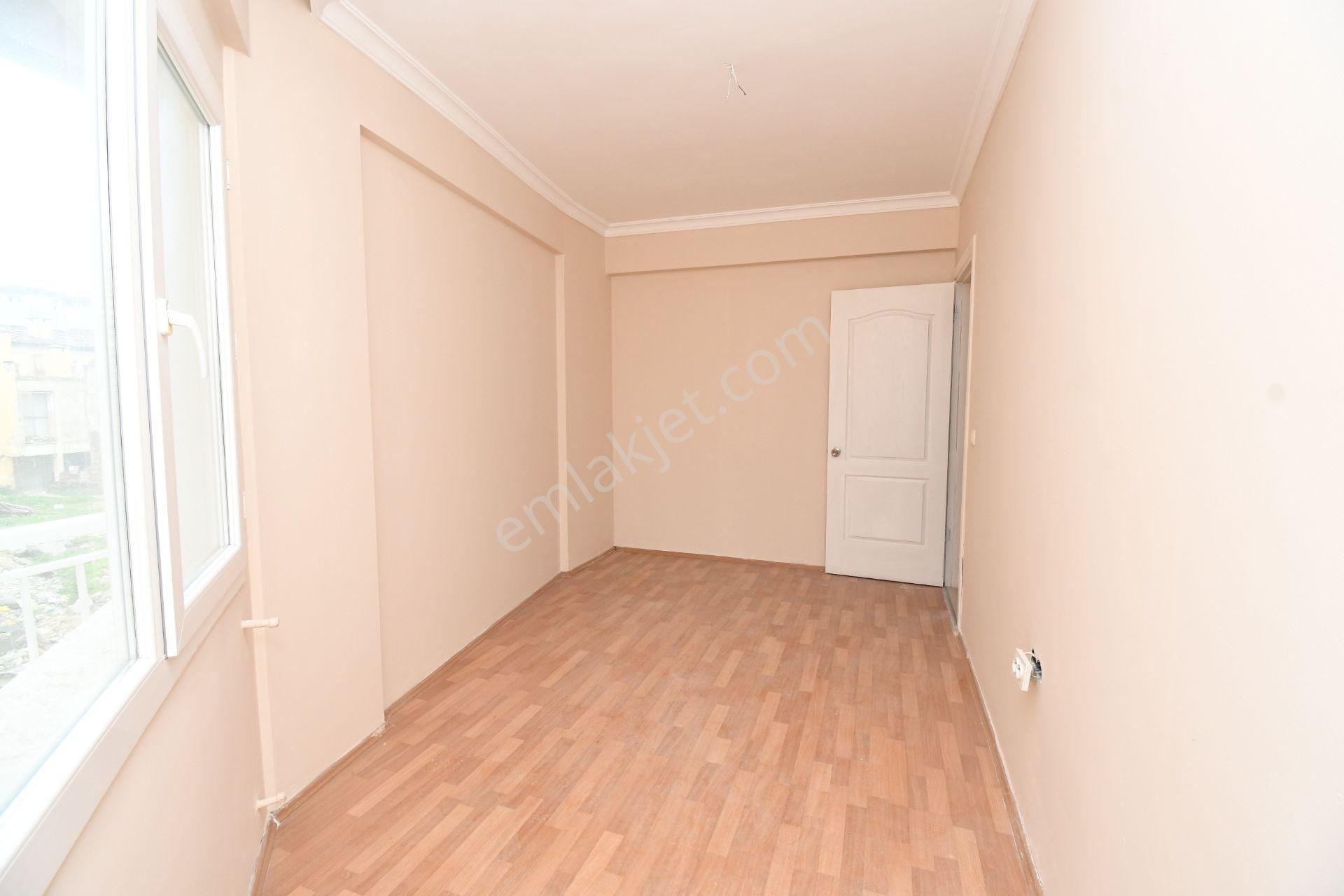 Kuşadası'da Fırsat! 2+1 Geniş Temiz Daire Doğalgaz Kapıda Asansörlü Geniş Balkon - Görsel 12