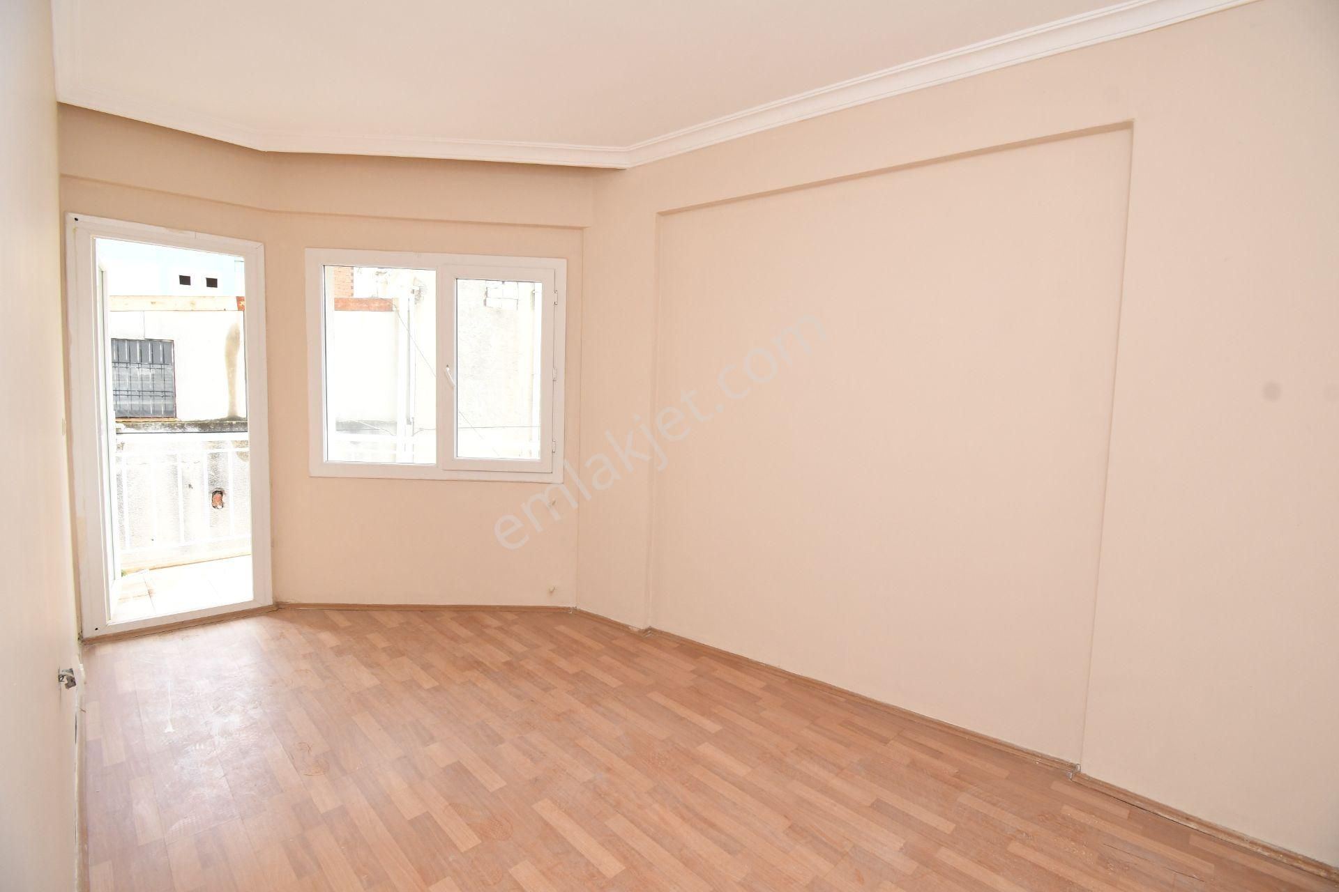 Kuşadası'da Fırsat! 2+1 Geniş Temiz Daire Doğalgaz Kapıda Asansörlü Geniş Balkon - Görsel 13