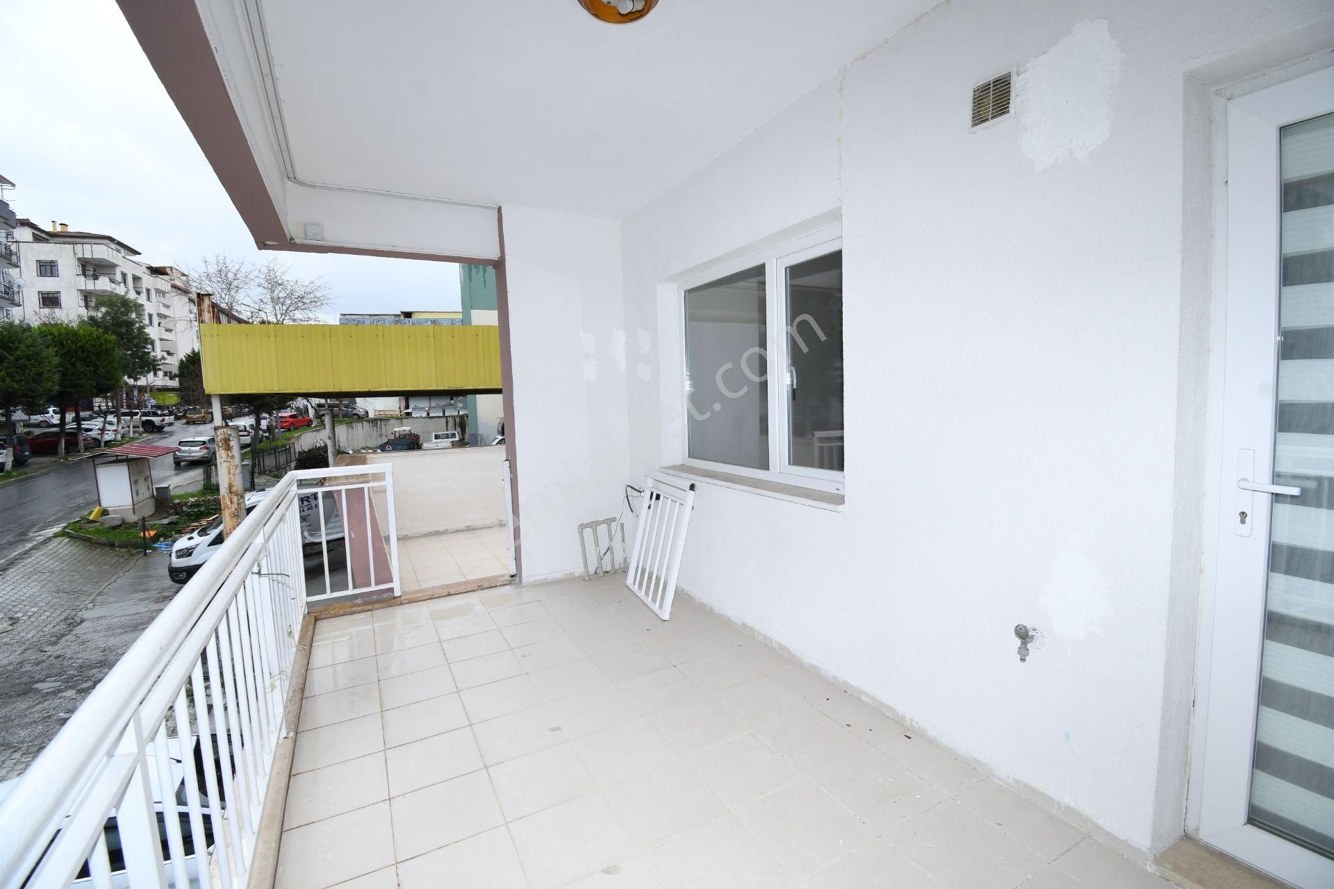 Kuşadası'da Fırsat! 2+1 Geniş Temiz Daire Doğalgaz Kapıda Asansörlü Geniş Balkon - Görsel 9