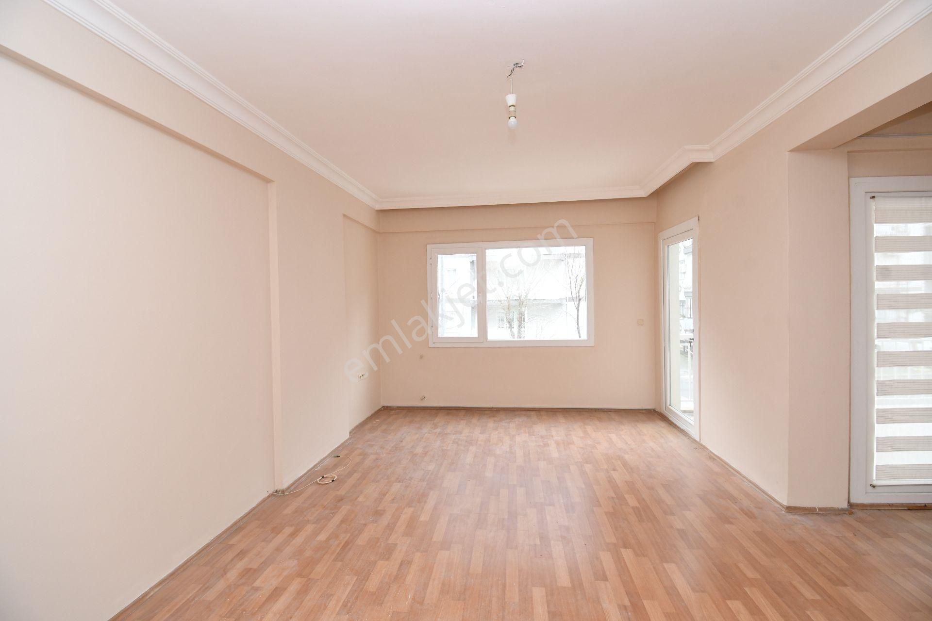 Kuşadası'da Fırsat! 2+1 Geniş Temiz Daire Doğalgaz Kapıda Asansörlü Geniş Balkon - Görsel 2