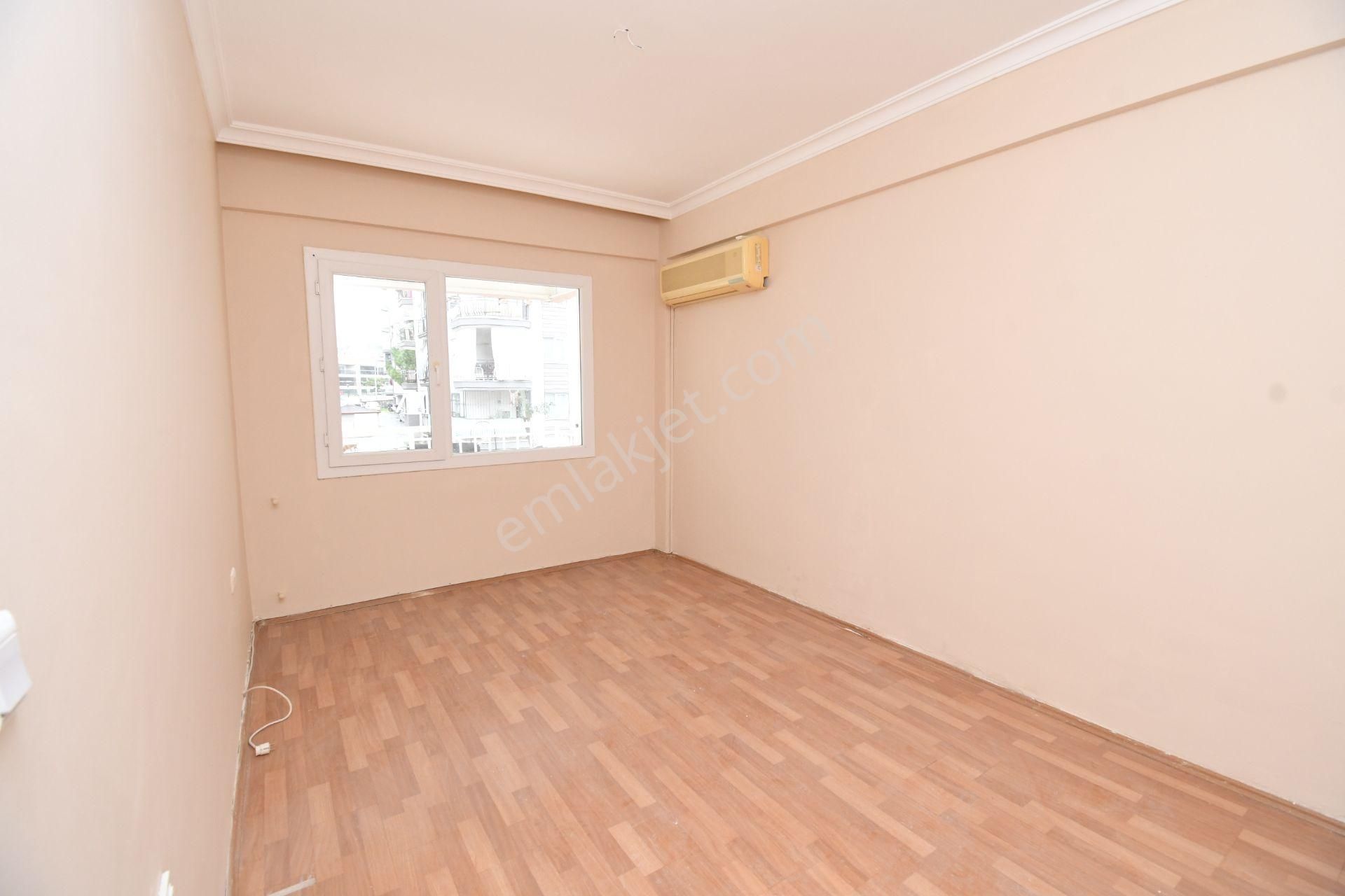 Kuşadası'da Fırsat! 2+1 Geniş Temiz Daire Doğalgaz Kapıda Asansörlü Geniş Balkon - Görsel 17