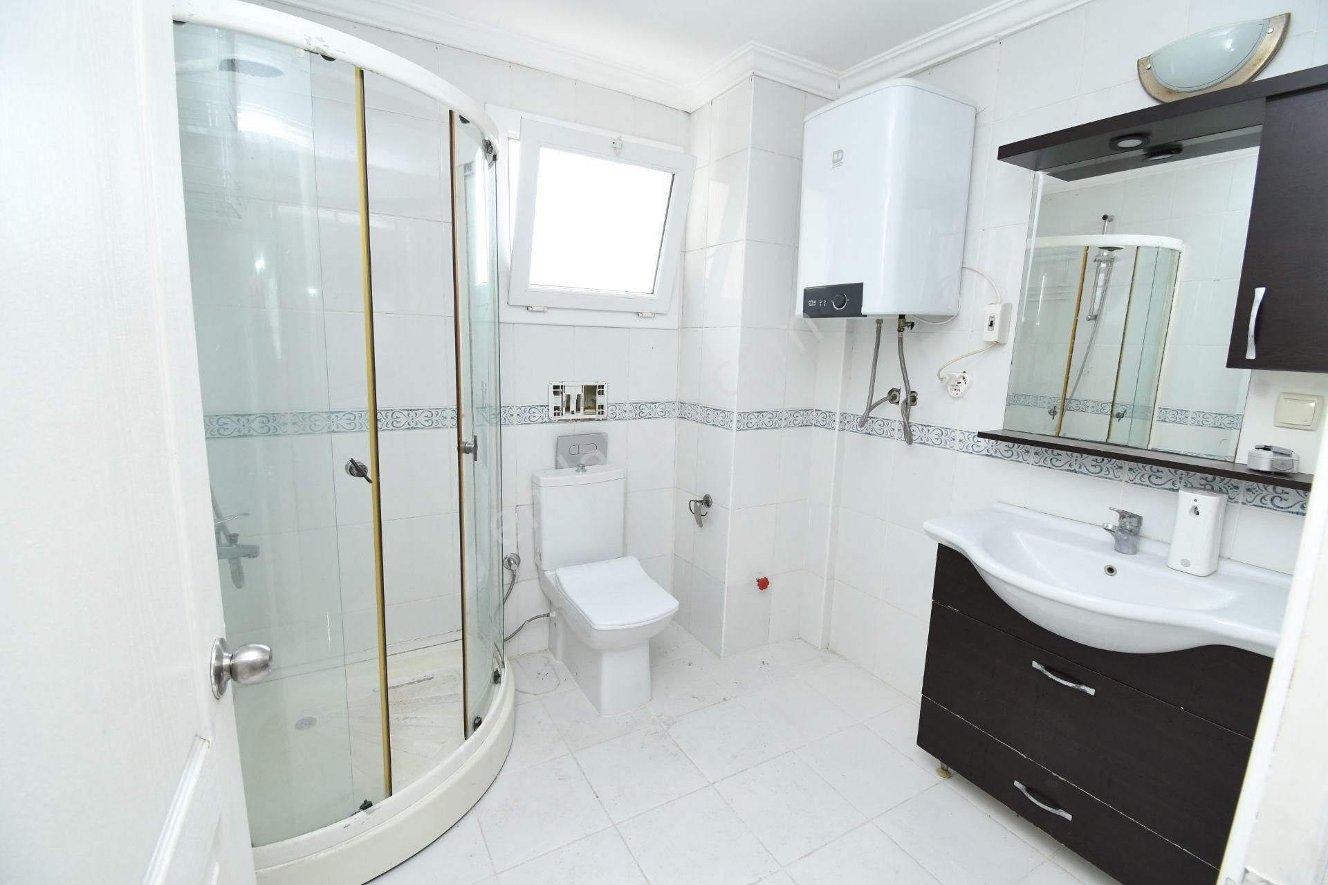 Kuşadası'da Fırsat! 2+1 Geniş Temiz Daire Doğalgaz Kapıda Asansörlü Geniş Balkon - Görsel 14