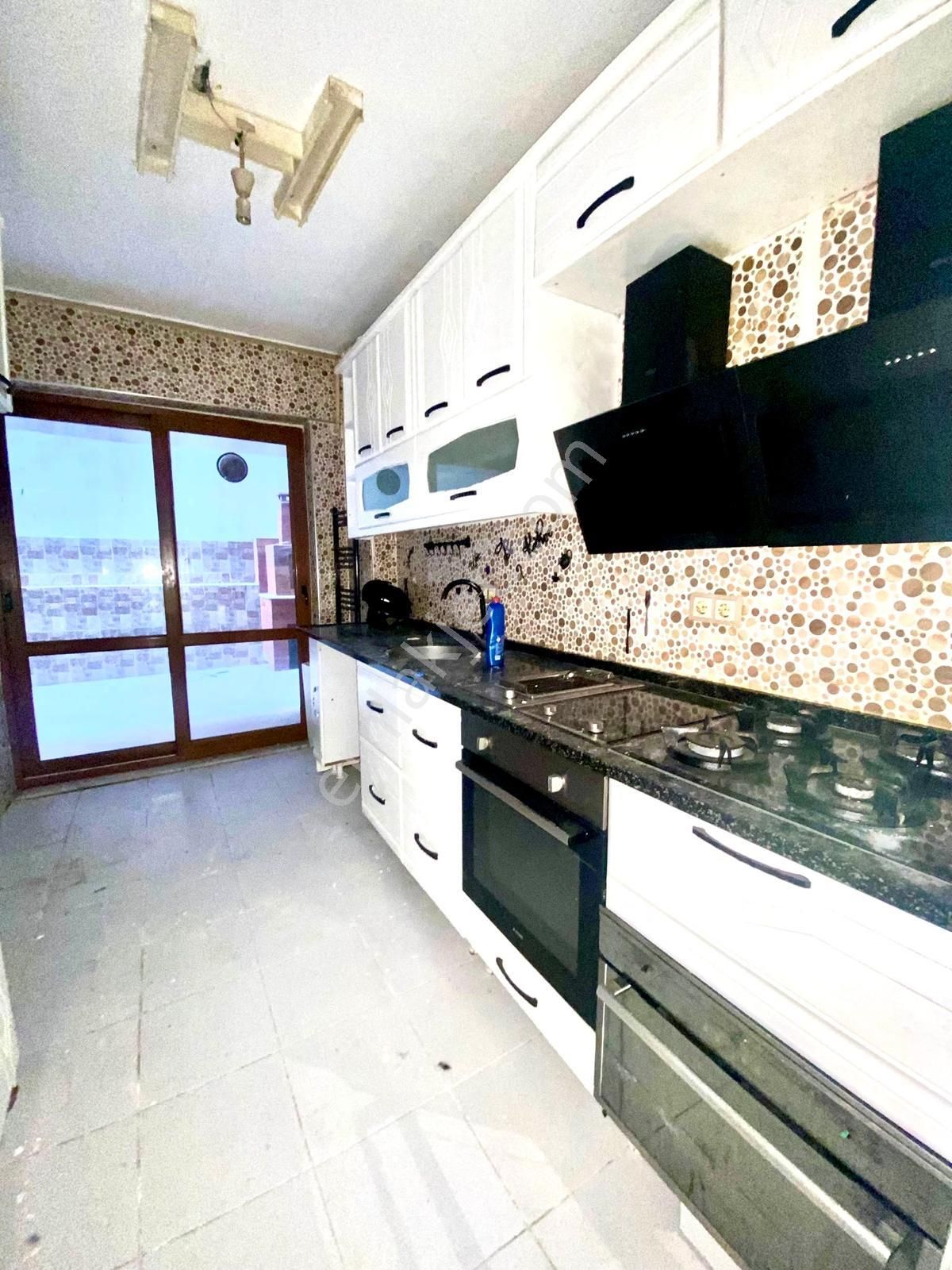 Zaimağa Caddesi 3+1 Doğalgazlı İçi Ful Yapılı - Görsel 3