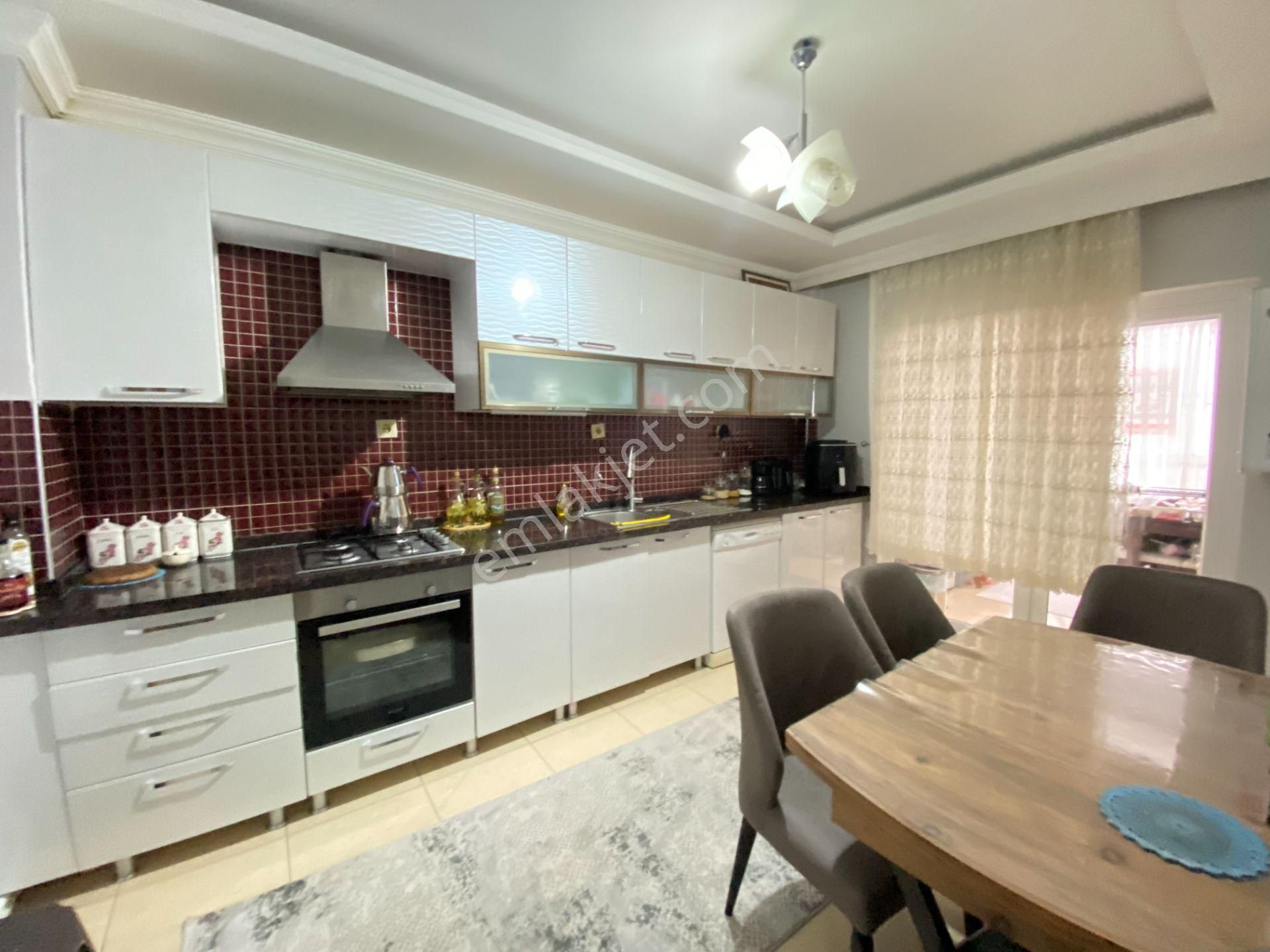 Gökçe Emlak'tan Saray Merkezde Güney Cepheli Satılık 3+1 Daire - Görsel 3