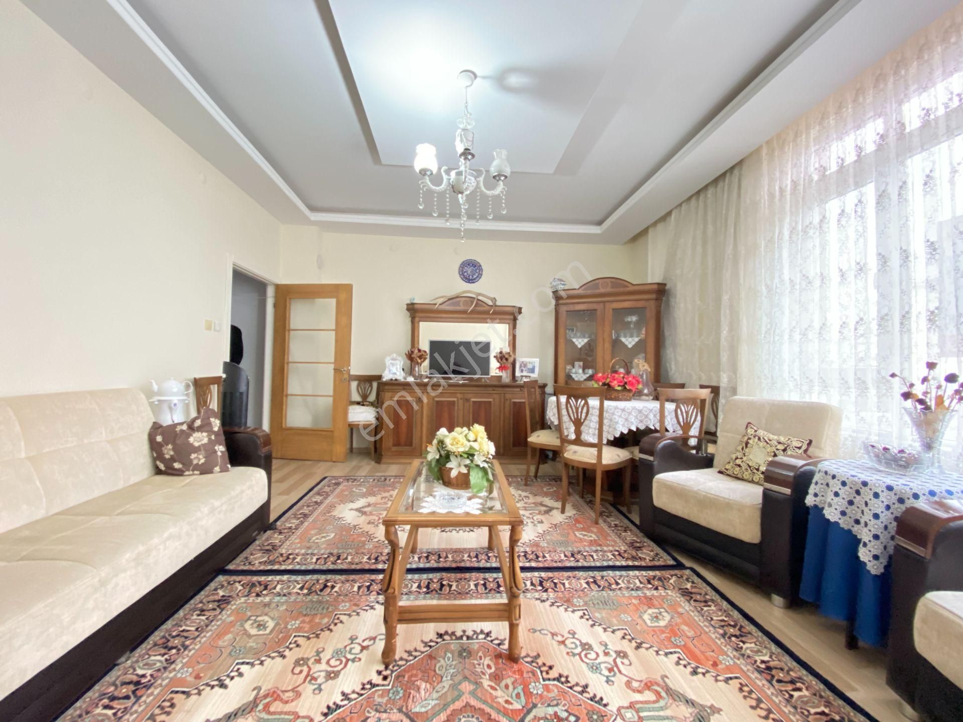 Gökçe Emlak'tan Saray Merkezde Güney Cepheli Satılık 3+1 Daire - Görsel 5