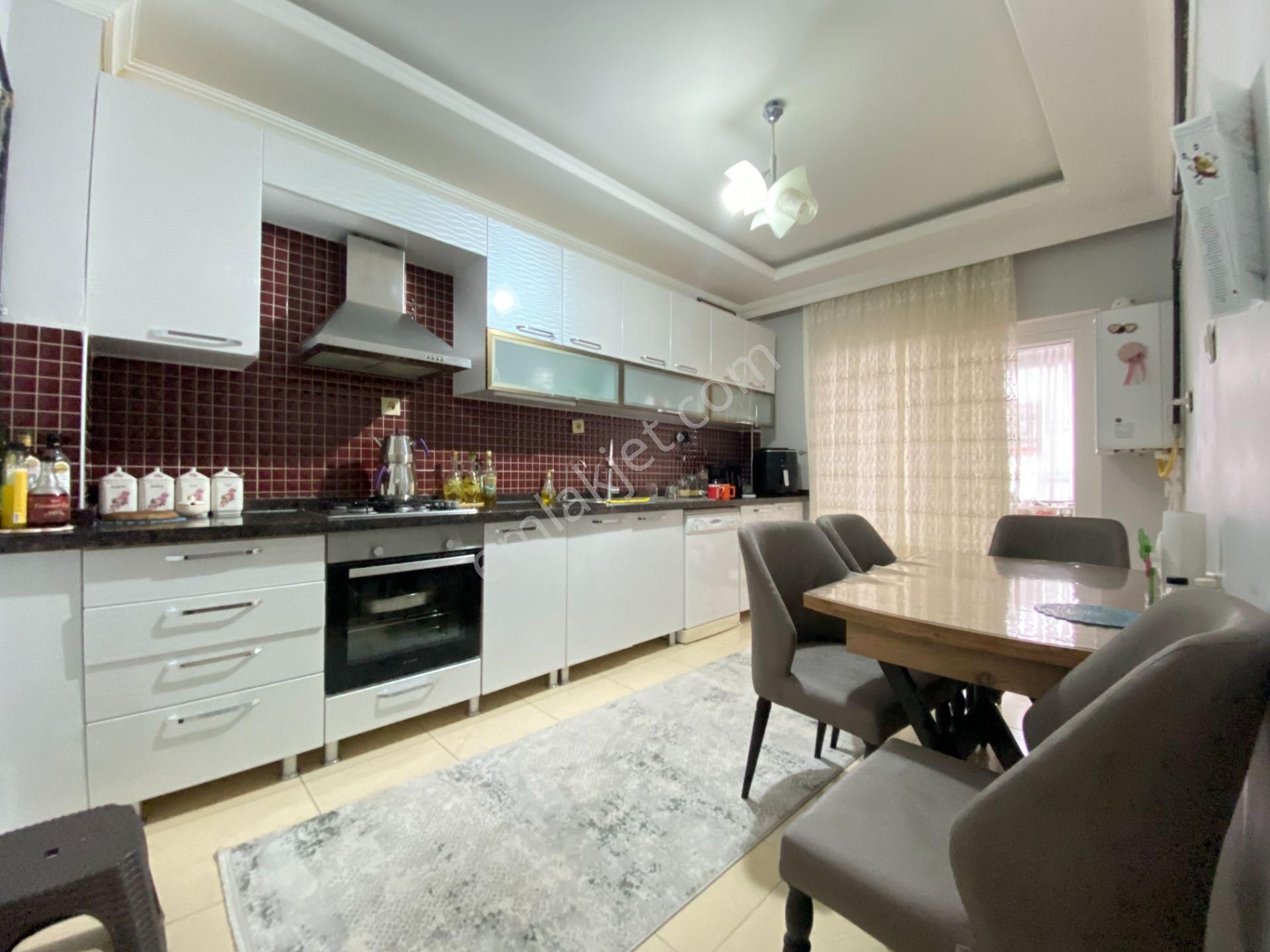 Gökçe Emlak'tan Saray Merkezde Güney Cepheli Satılık 3+1 Daire