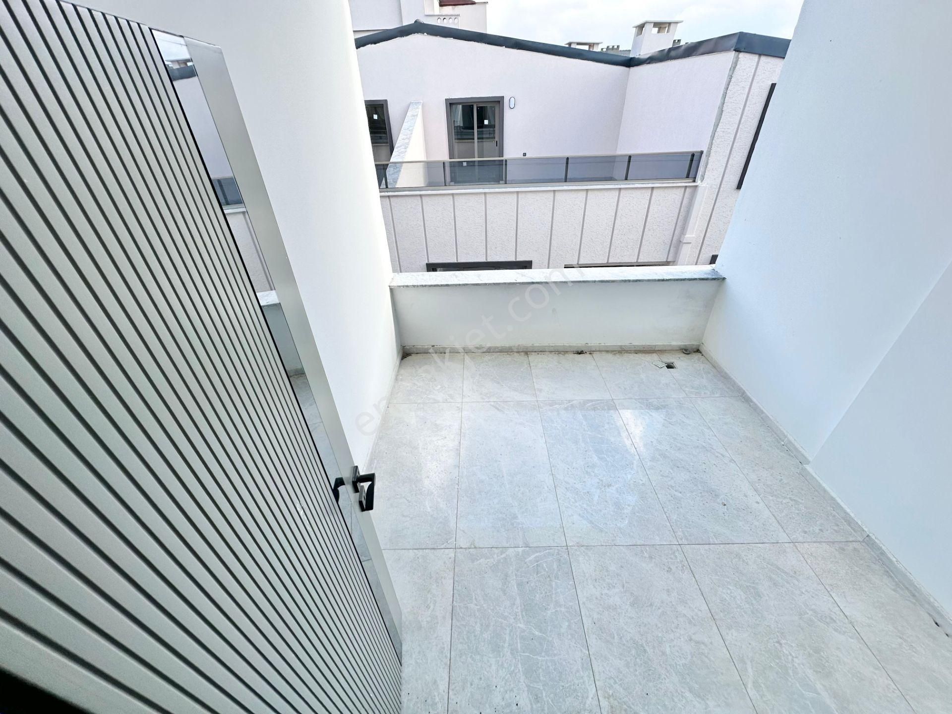 ꧁ay Emlaktan꧂akçay'da Muhteşem Konumlu Asansörlü Çift Banyolu Satılık 2+1 Şık Tasarım Dubleks Daire - Görsel 16
