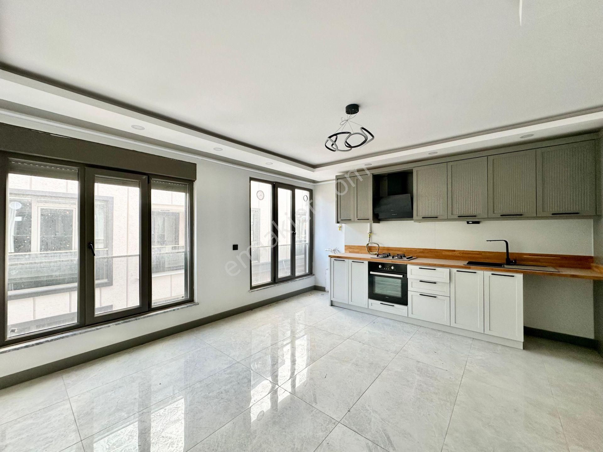 ꧁ay Emlaktan꧂akçay'da Muhteşem Konumlu Asansörlü Çift Banyolu Satılık 2+1 Şık Tasarım Dubleks Daire