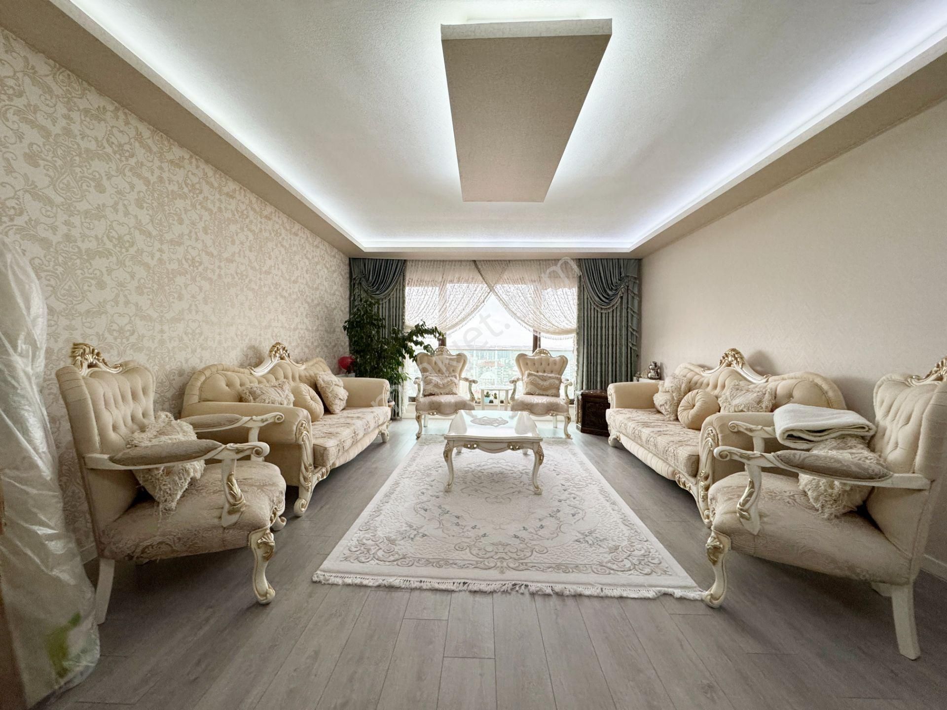 Pursaklar Mehmet Zengin Emlak'tan Merkezde 10.kat 4+1 Lüks Sitede Çift Banyolu Daire