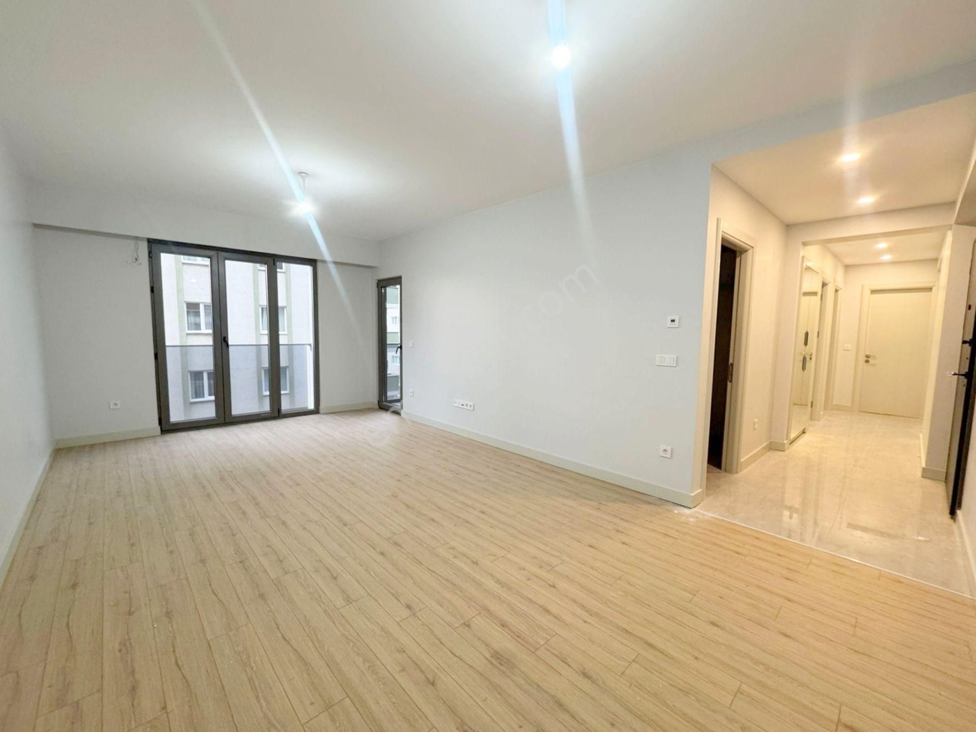 Mertcan'dan Havuzlu Güvenlikli Lüks Sitede Balkonlu Ara Kat 2+1