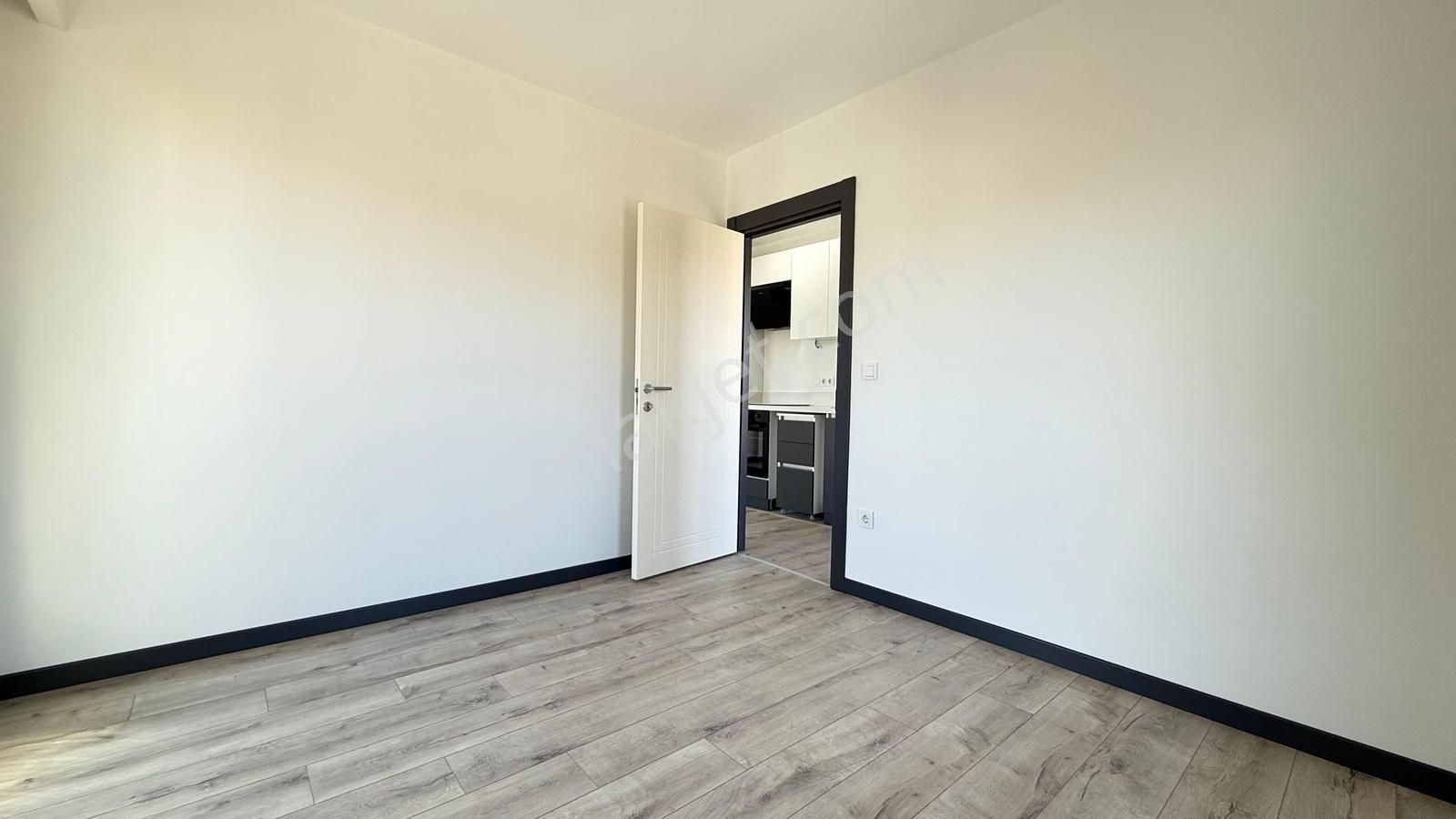 Talatpaşa Mari Vadi Evlerinde 2+1 Kiralık Daire Metrobüse 6dk - Görsel 22