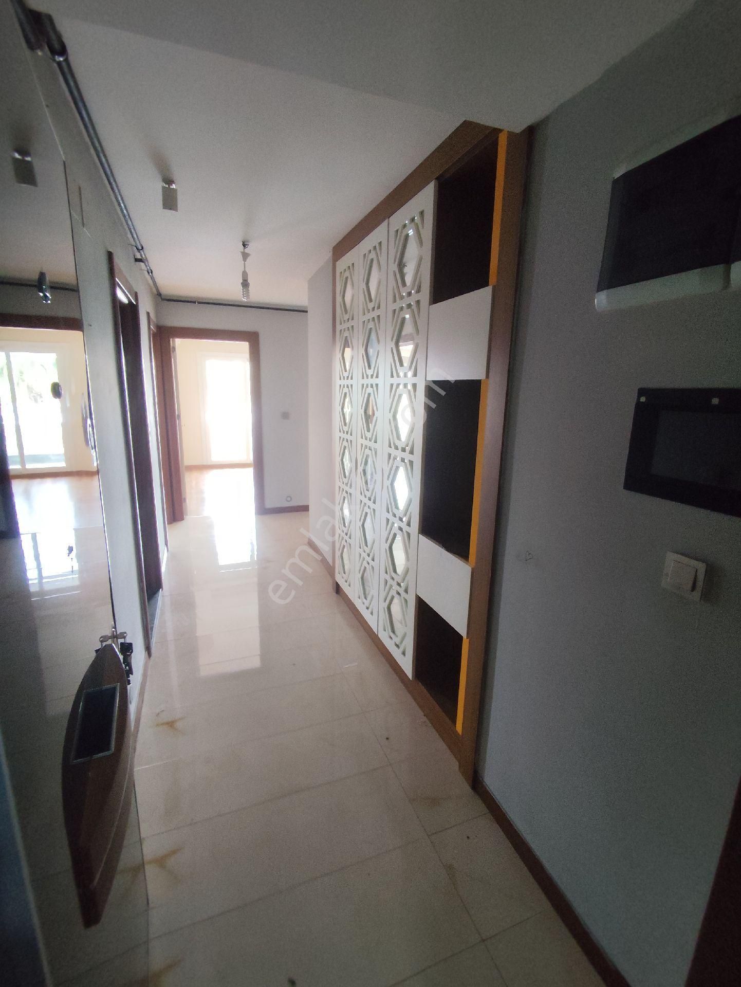 Kozanyolu'nda Süper Konumda Kiralık 2+1 Az Katlı Doğalgazlı Daire! - Görsel 13