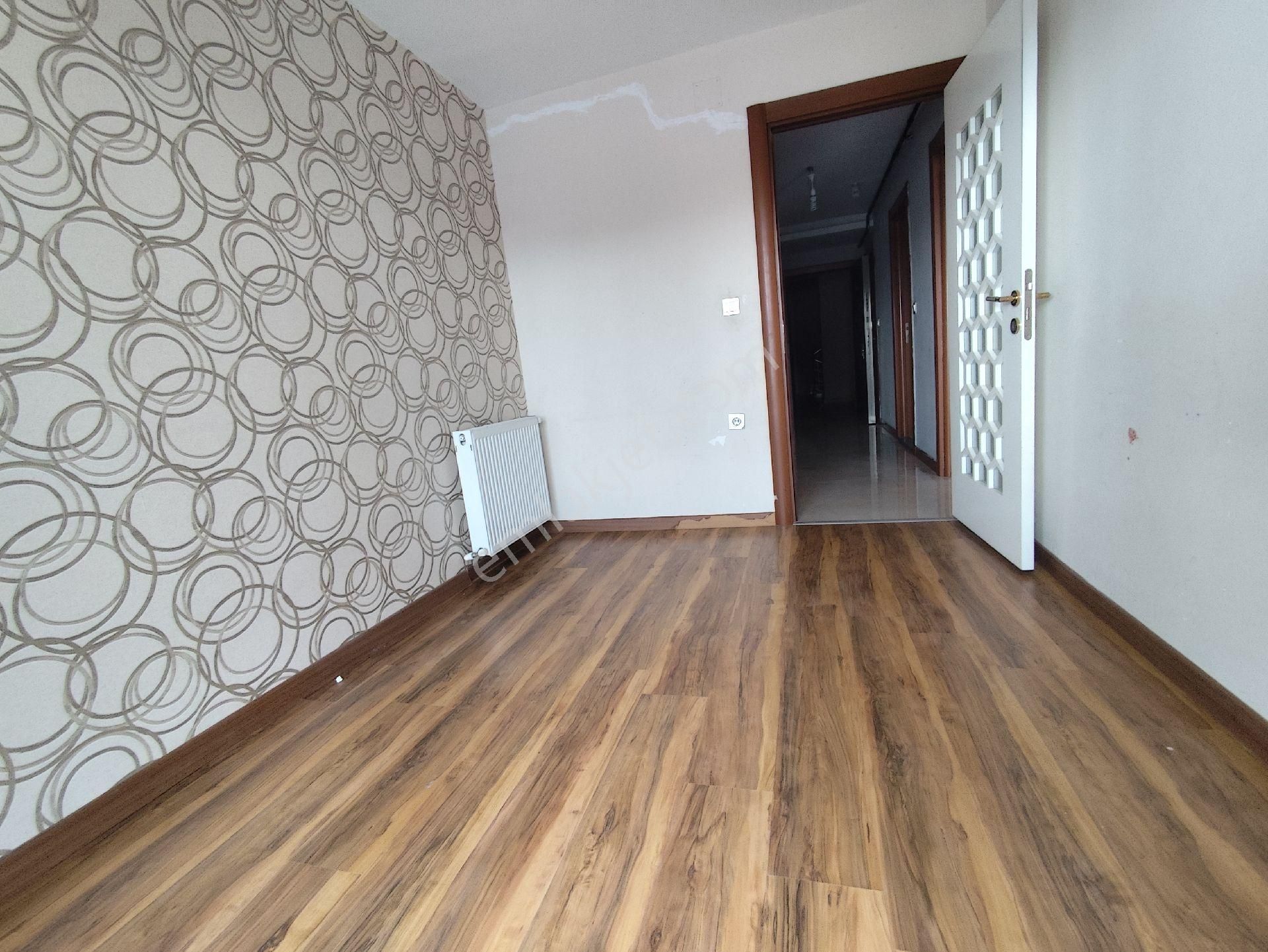 Kozanyolu'nda Süper Konumda Kiralık 2+1 Az Katlı Doğalgazlı Daire! - Görsel 9