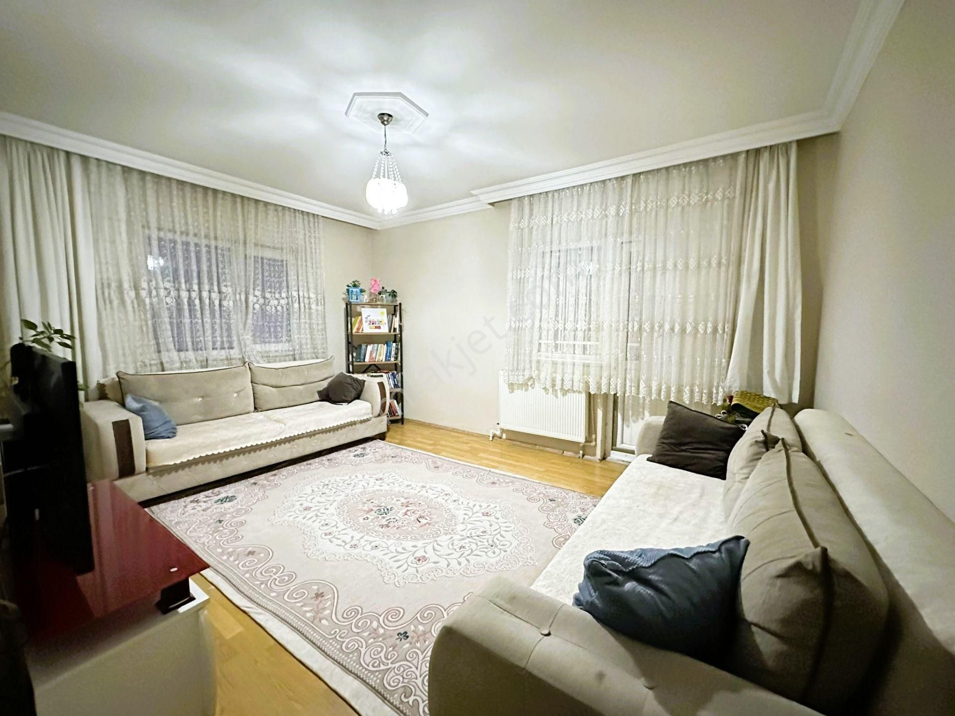 Gökçe Emlak'tan Merkezi Konumda 4+1 K.otoparklı Daire - Görsel 2