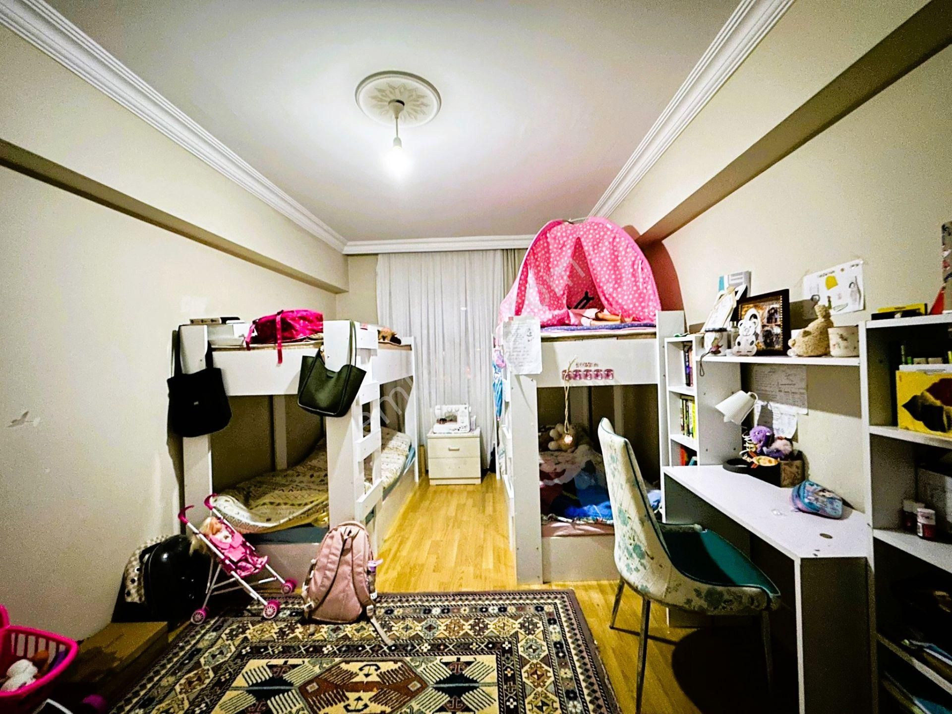 Gökçe Emlak'tan Merkezi Konumda 4+1 K.otoparklı Daire - Görsel 8