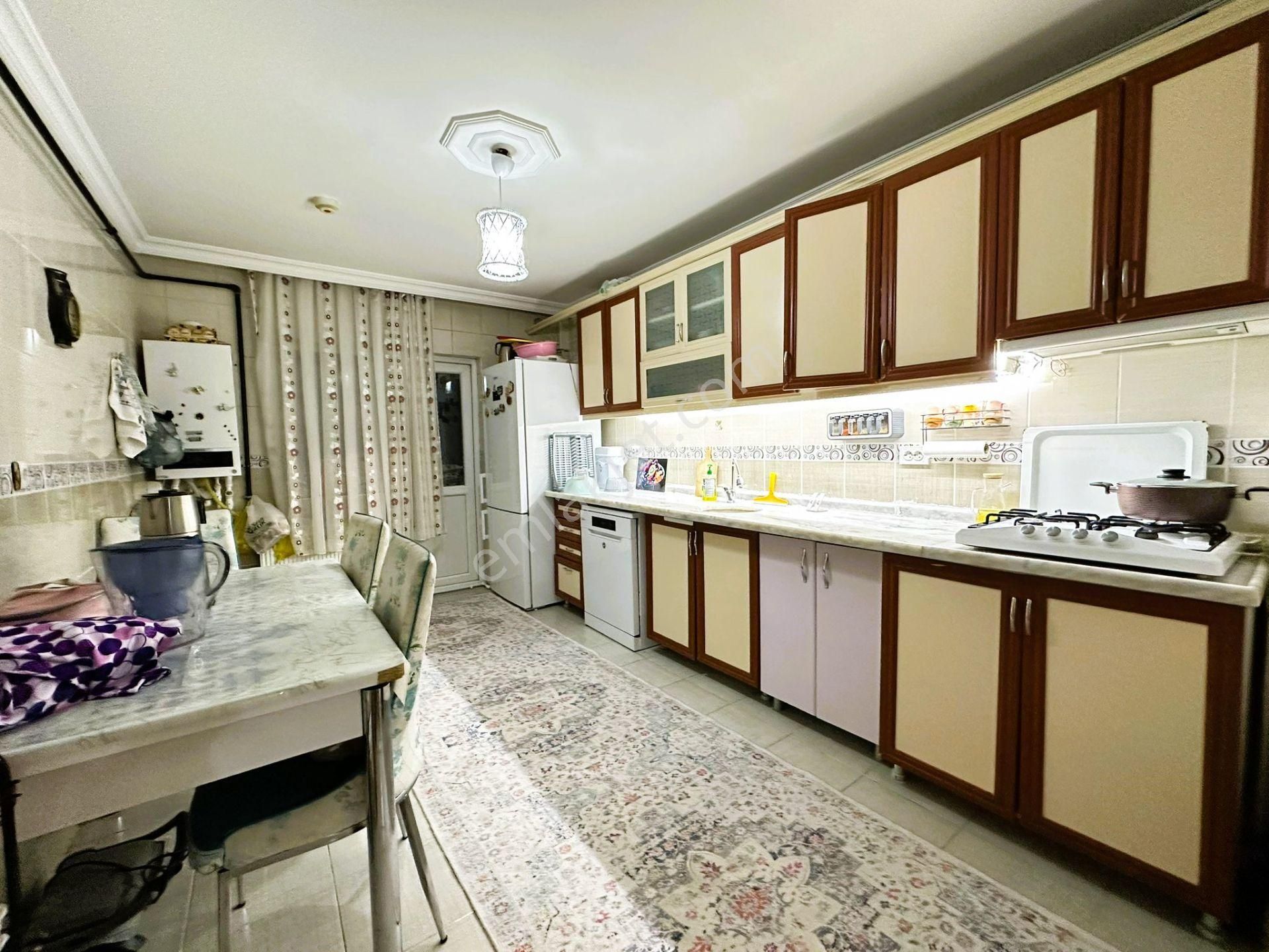 Gökçe Emlak'tan Merkezi Konumda 4+1 K.otoparklı Daire - Görsel 13