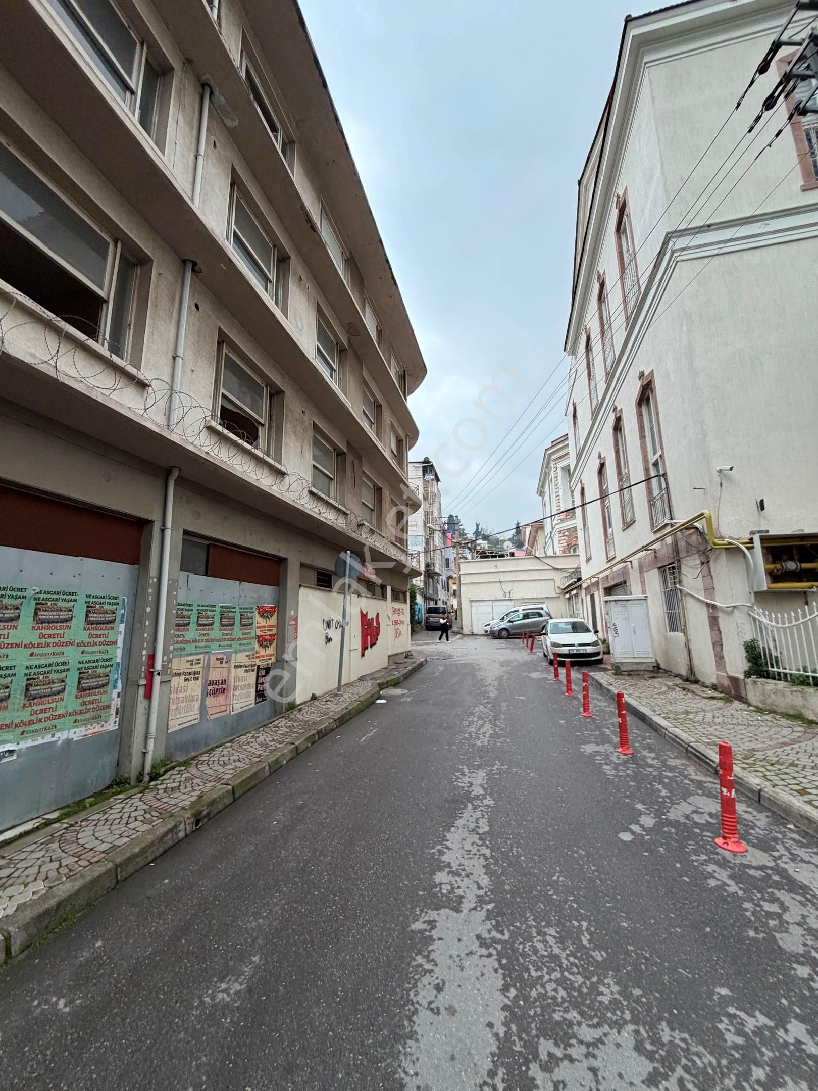 Hem Yatırımlık Hem Oturumluk: Konak Merkezde Yüksek Giriş Geniş 2.5+1 - Görsel 21