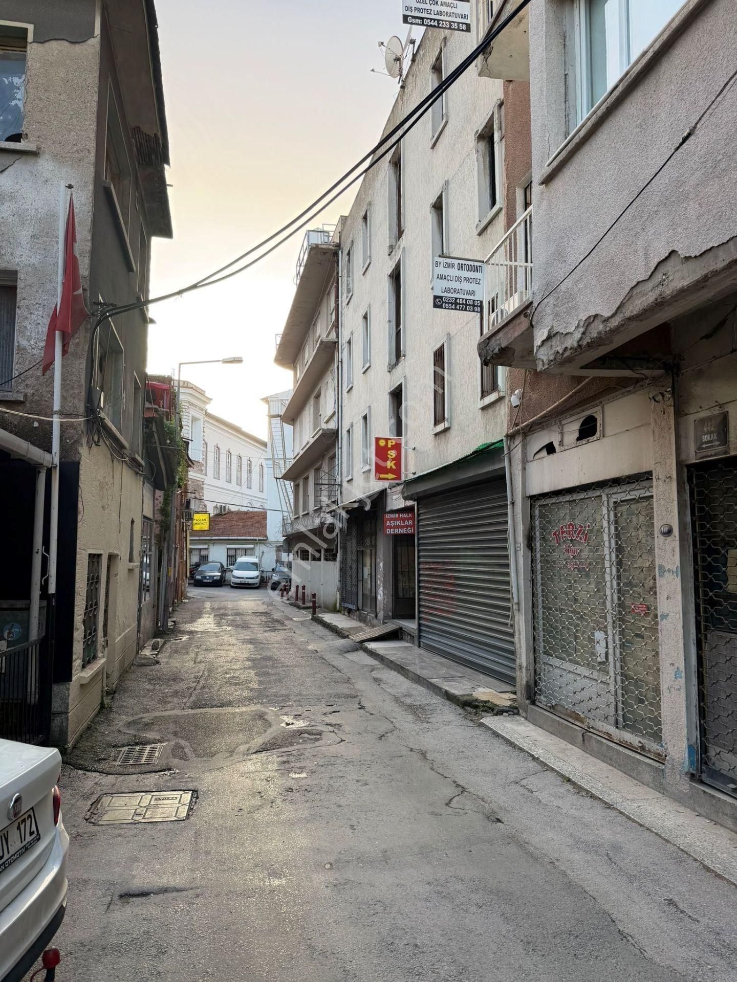 Hem Yatırımlık Hem Oturumluk: Konak Merkezde Yüksek Giriş Geniş 2.5+1 - Görsel 3