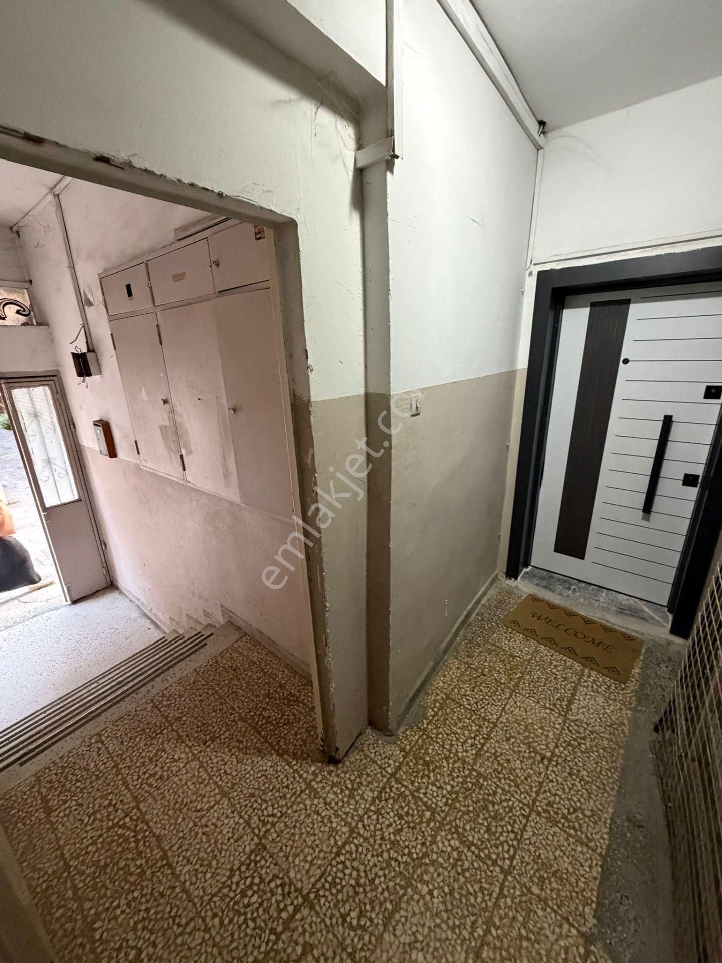 Hem Yatırımlık Hem Oturumluk: Konak Merkezde Yüksek Giriş Geniş 2.5+1 - Görsel 4