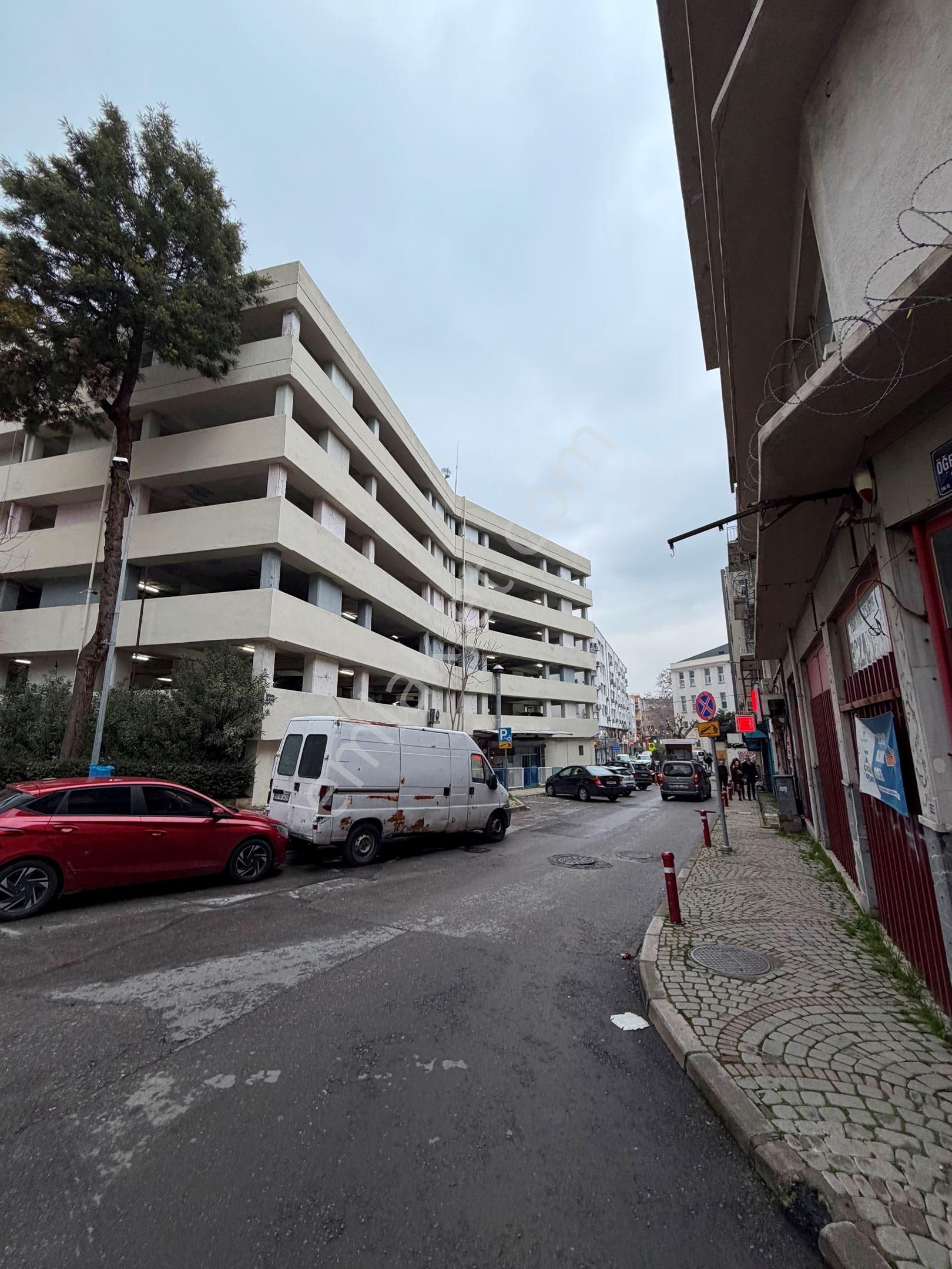 Hem Yatırımlık Hem Oturumluk: Konak Merkezde Yüksek Giriş Geniş 2.5+1 - Görsel 23