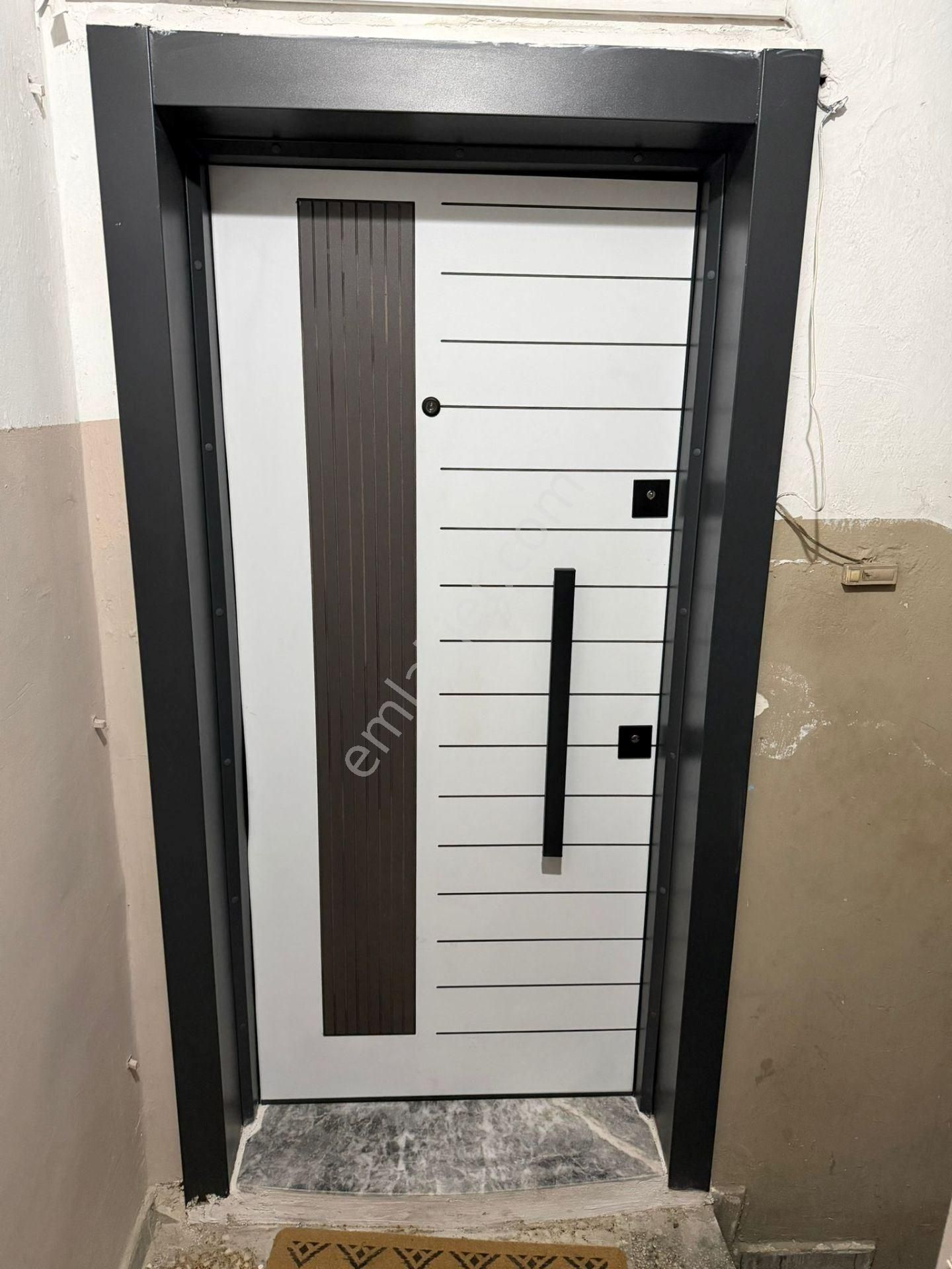 Hem Yatırımlık Hem Oturumluk: Konak Merkezde Yüksek Giriş Geniş 2.5+1 - Görsel 5