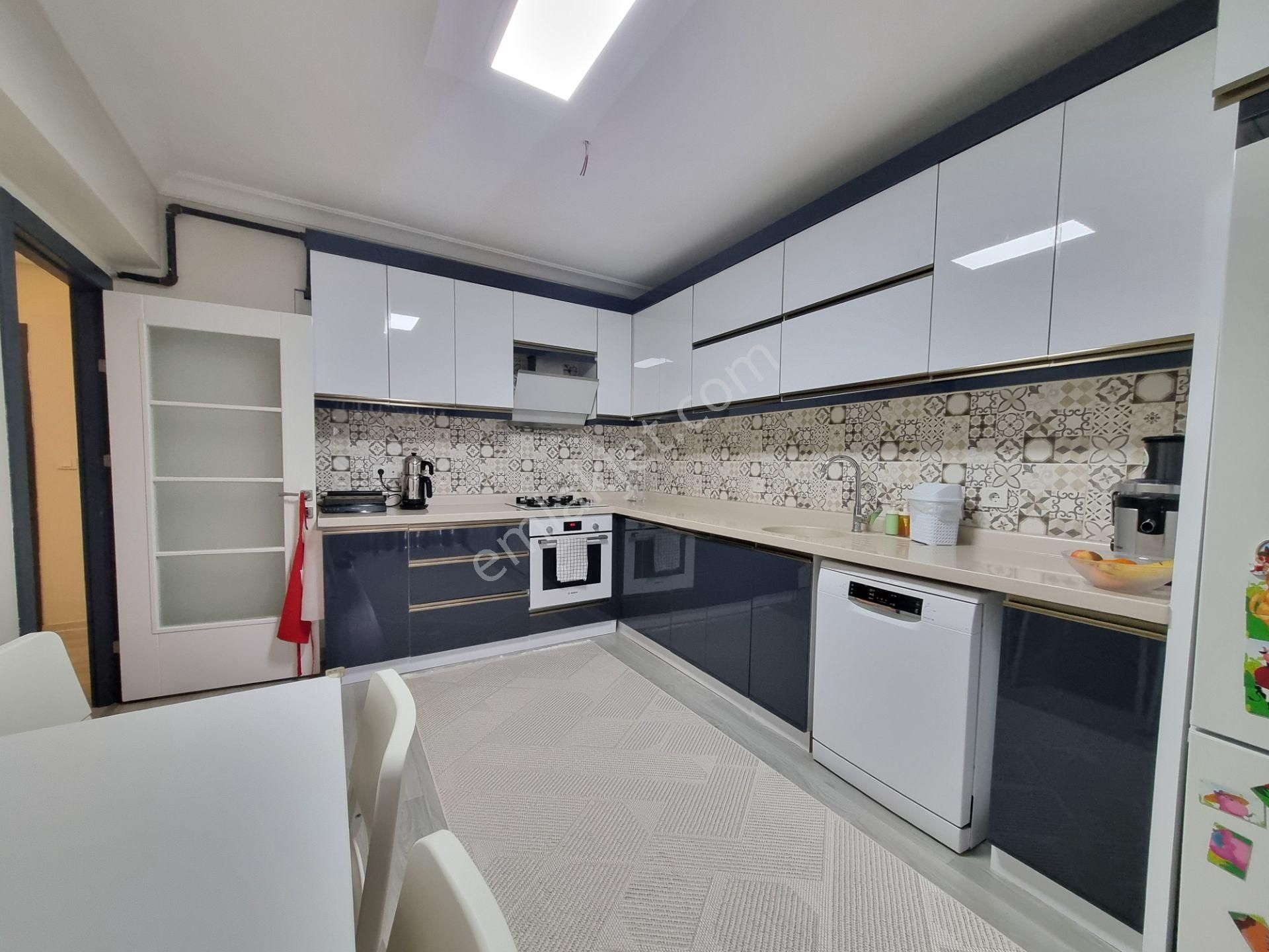 Lüks Yapılı - Ara Kat - Geniş - Manzaralı 4+1 Satılık... - Görsel 4