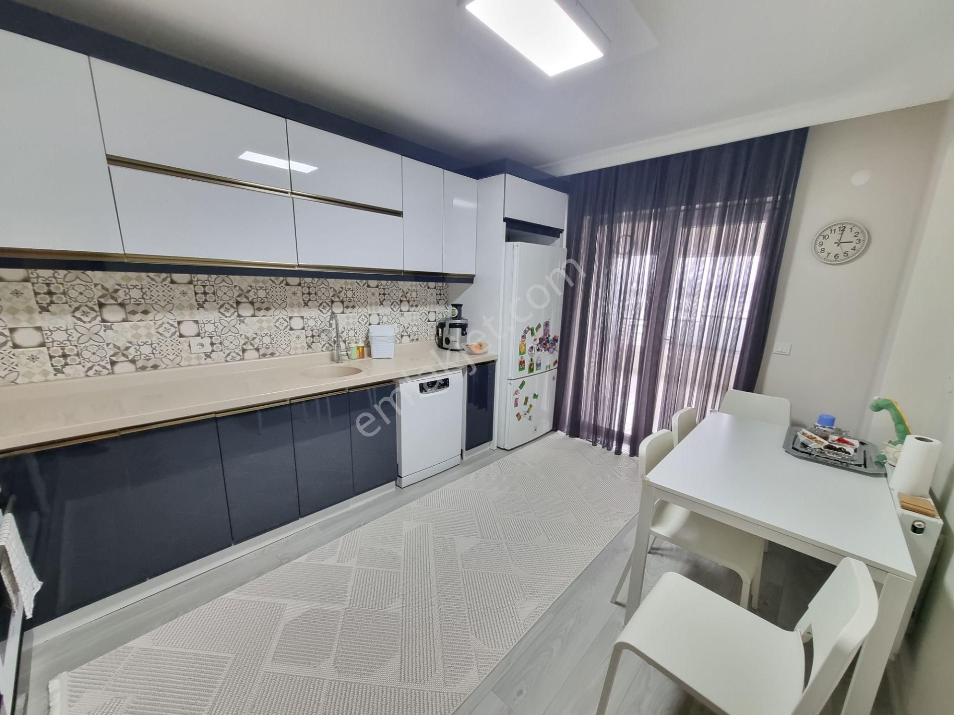 Lüks Yapılı - Ara Kat - Geniş - Manzaralı 4+1 Satılık... - Görsel 2