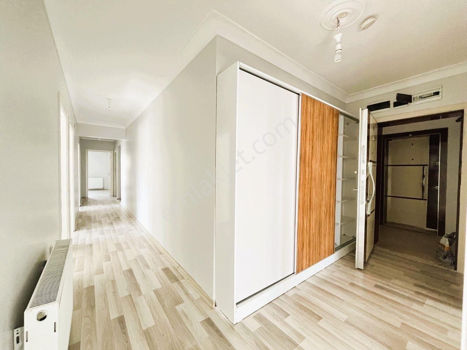 Gökçe Emlak 'tan Merkezde 4+1 Güney Cephe Fırsat Daire - Görsel 12