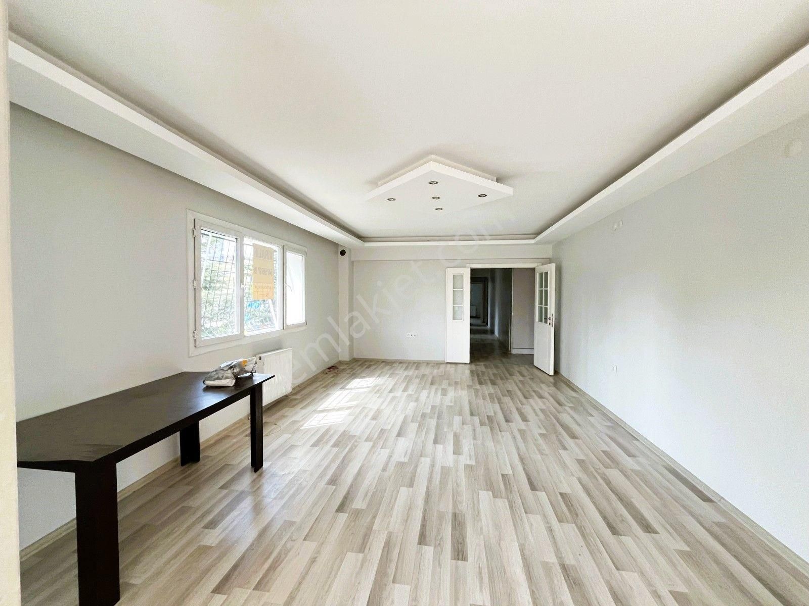 Gökçe Emlak 'tan Merkezde 4+1 Güney Cephe Fırsat Daire - Görsel 2