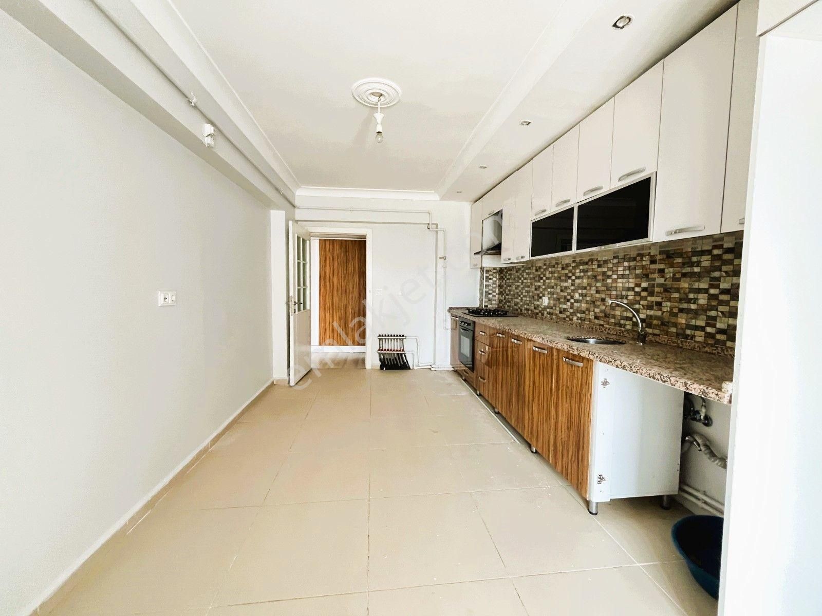 Gökçe Emlak 'tan Merkezde 4+1 Güney Cephe Fırsat Daire - Görsel 6