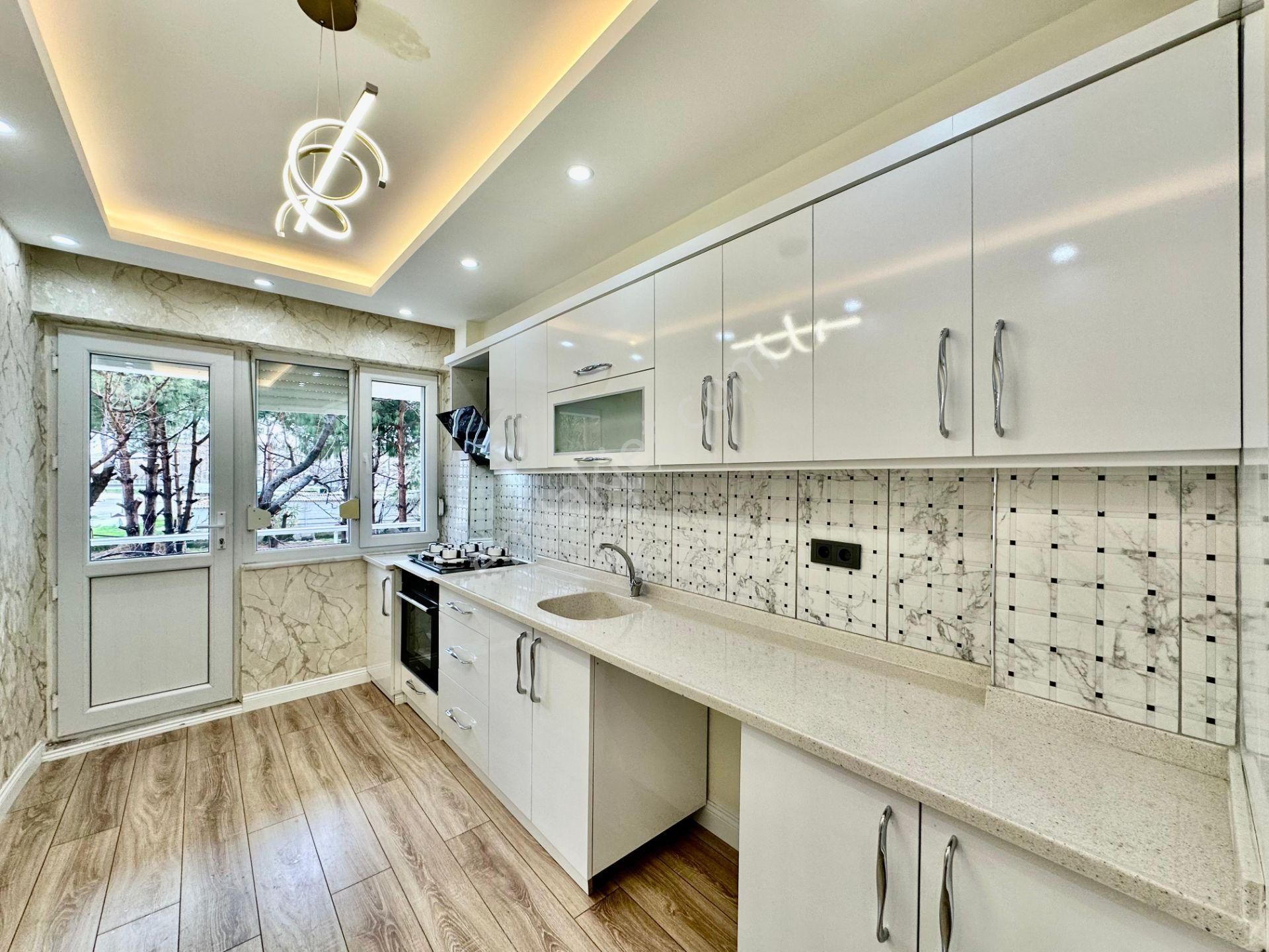 ꧁ay Emlaktan꧂akçay'da Arakat Ön Cephe Denize Sadece 400 M İçi Komple Yapılı Satılık 2+1 Geniş Daire