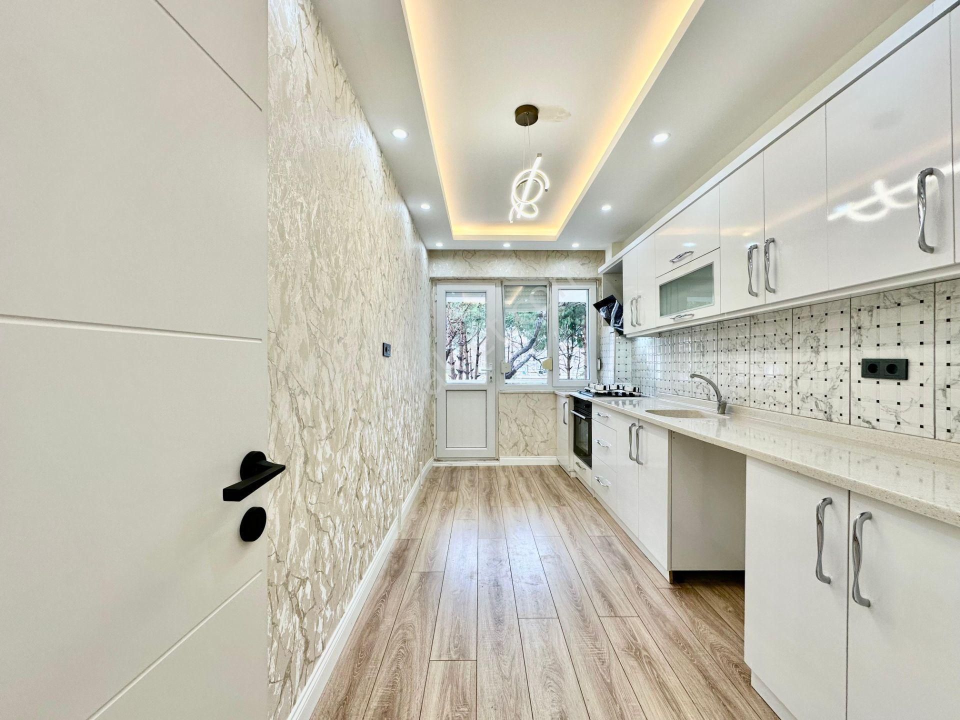 ꧁ay Emlaktan꧂akçay'da Arakat Ön Cephe Denize Sadece 400 M İçi Komple Yapılı Satılık 2+1 Geniş Daire - Görsel 2