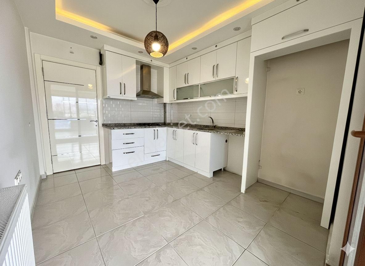 Ender Uysal Gayrimenkulden Şemiklerde 2+1 Asansörlü Satılık Geniş Daire...